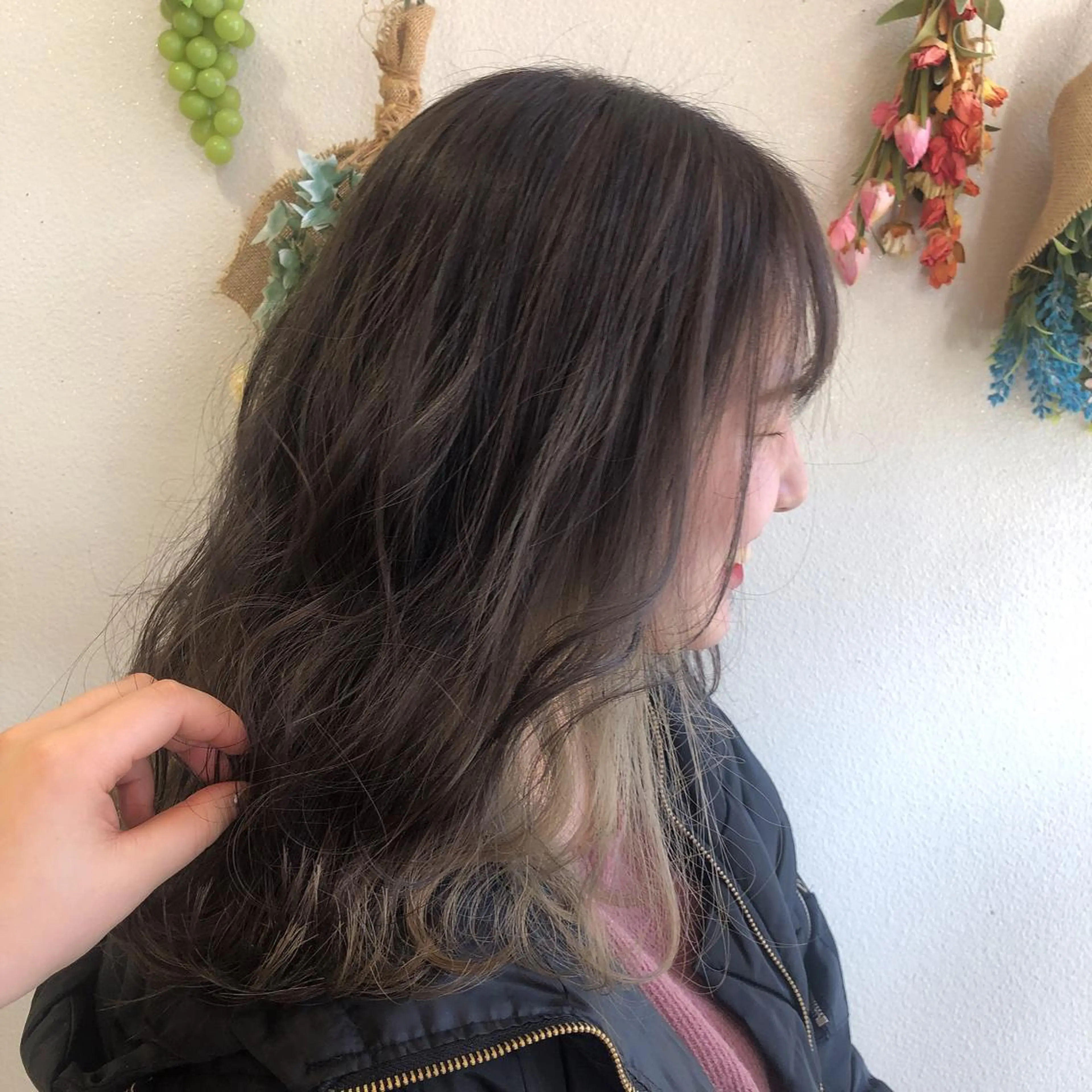 ロング ヘアカラー 山口 明日花のヘアスタイル
