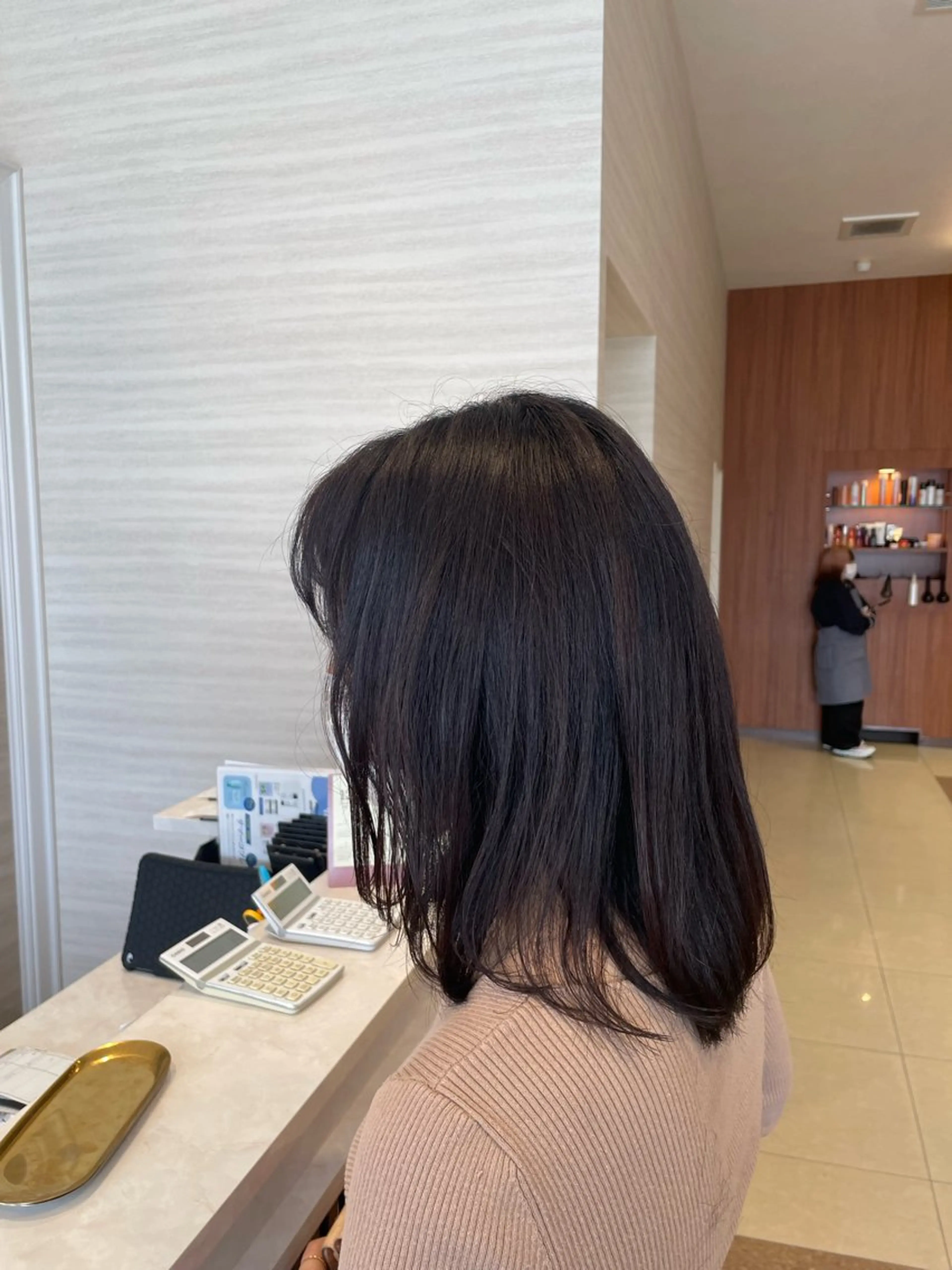 ミディアム カラー ブラウンカラー ピンクカラー ピンクブラウン ENTER 天神店所属・脱白髪染め白髪ぼかし TERA（寺崎）のヘアスタイル