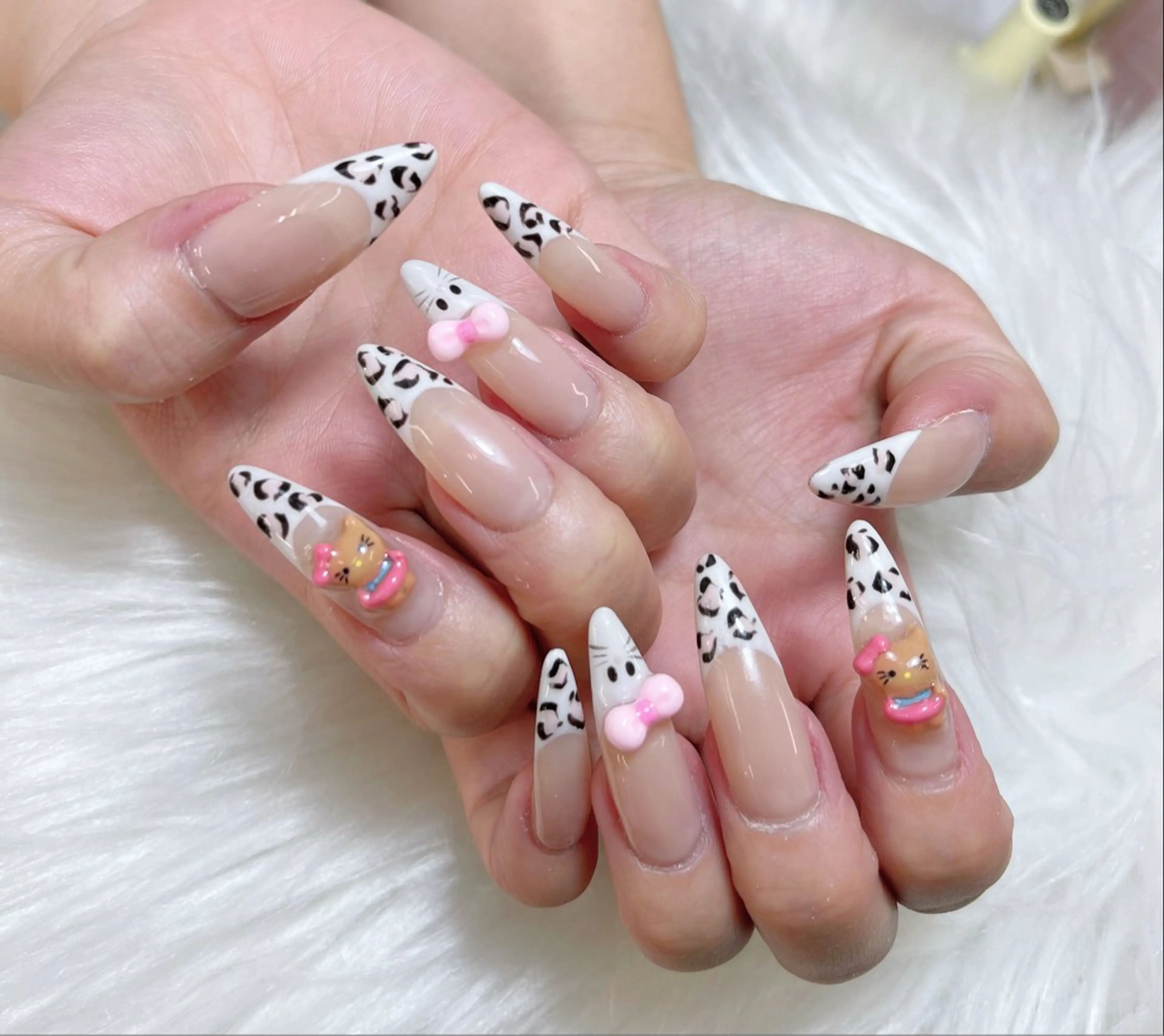 ネイル オーロラネイル クリアネイル フラッシュネイル ジェルネイル グラデーション ハンドネイル Amee Nailsalon所属・Amee Nailsalonのネイルデザイン