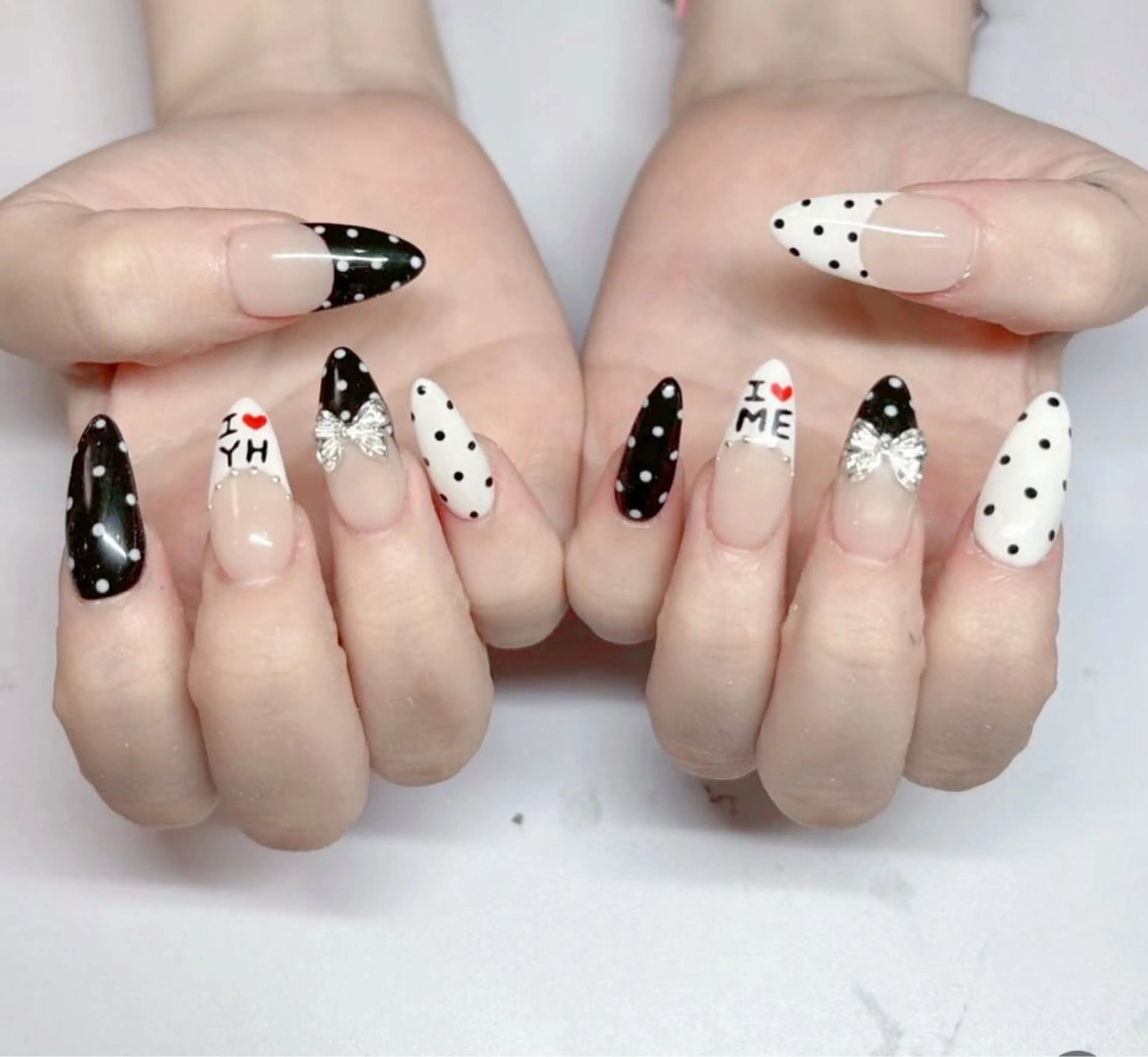 ネイル アニマル柄 オーロラネイル チークネイル フラッシュネイル ジェルネイル ハンドネイル Lyna Nailのネイルデザイン