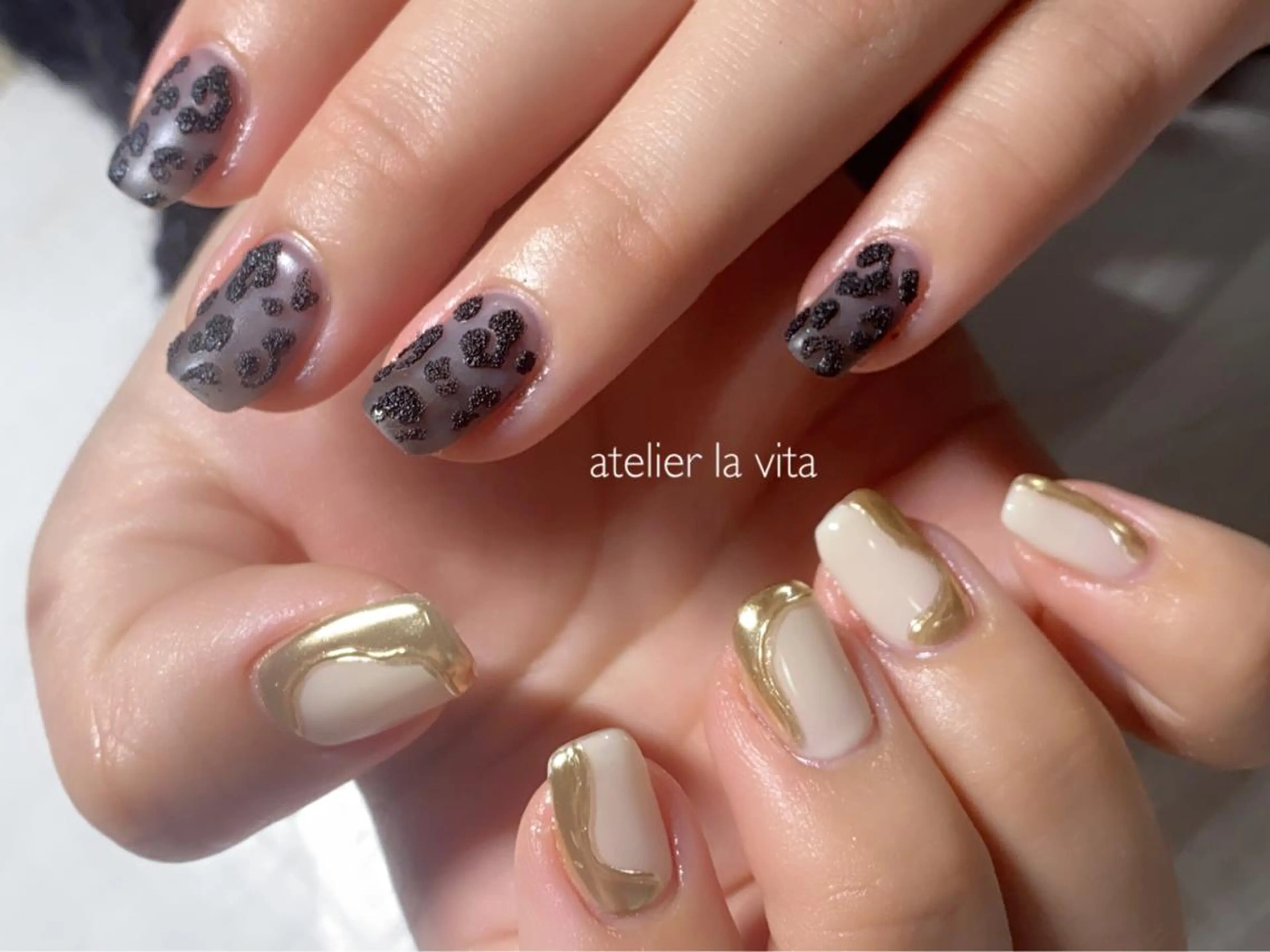 ネイル カジュアル フレンチネイル ミラーネイル ハンドネイル atelier la vita所属・lavita. mimuraのネイルデザイン