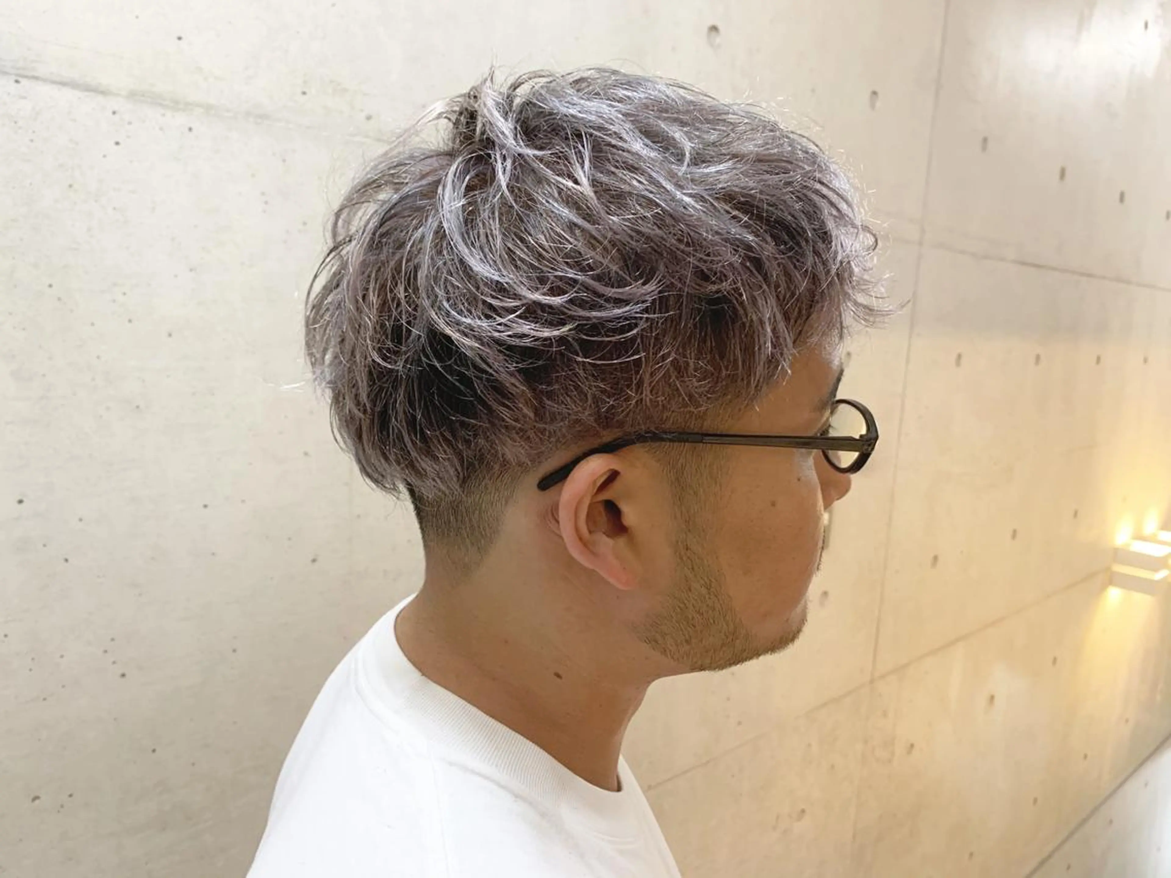 ショート カラー メンズ シルバー ホワイトシルバー EMANON天神所属・Hitomi Ezakiのヘアスタイル