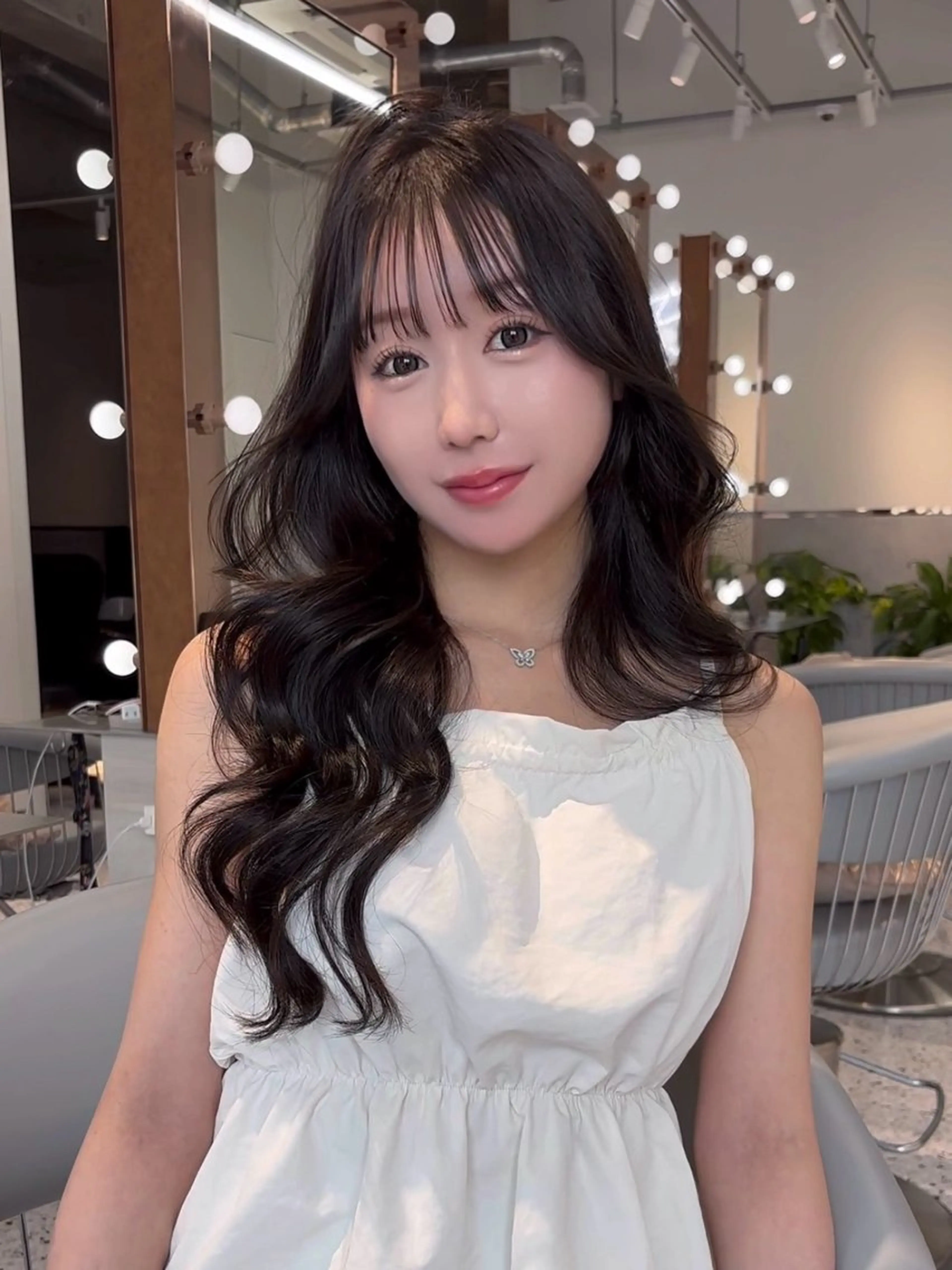セミロング カラー 髪質改善 縮毛矯正 【美髪矯正) 吉村　清志のヘアスタイル