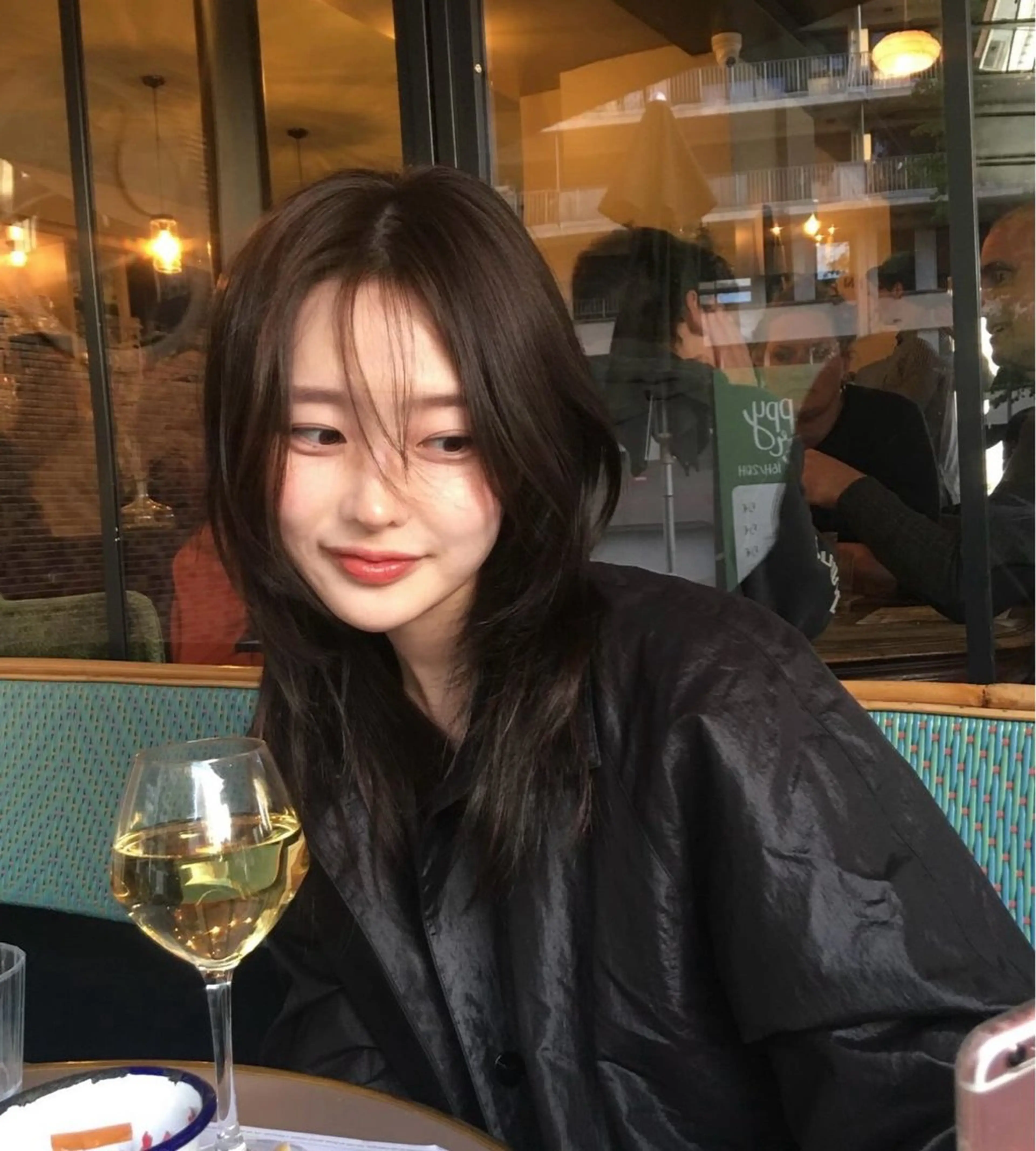 セミロング カラー Gigi 代々木所属・りこ 🐈‍⬛韓国艶カラーのヘアスタイル