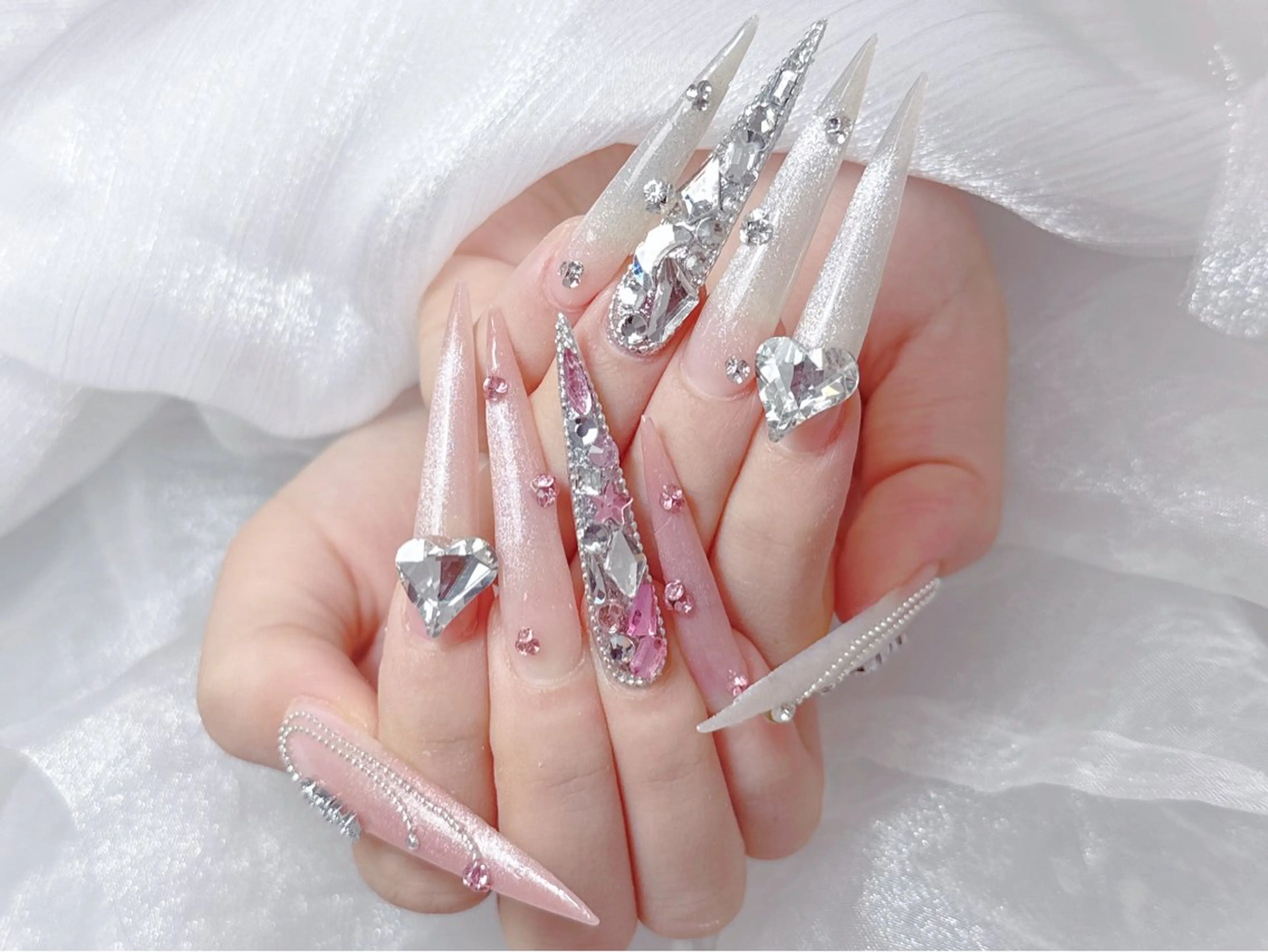 ロング 韓国風ヘア ハンドネイル NOA NAILのネイルデザイン