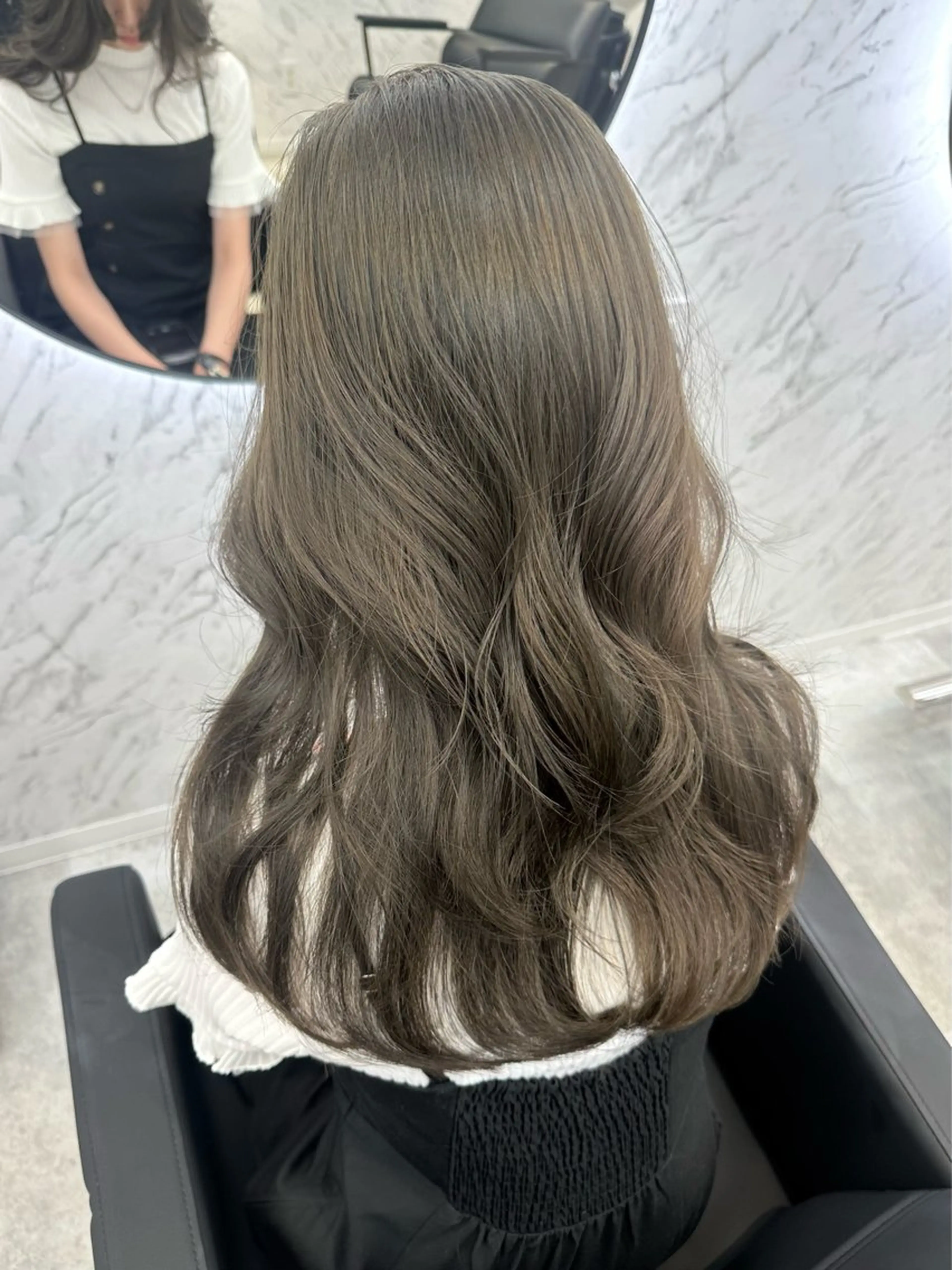 【茶髪は嫌な方に◎】韓国風カット＋ブリーチなしダブルカラー＋巻きスタイリングの写真