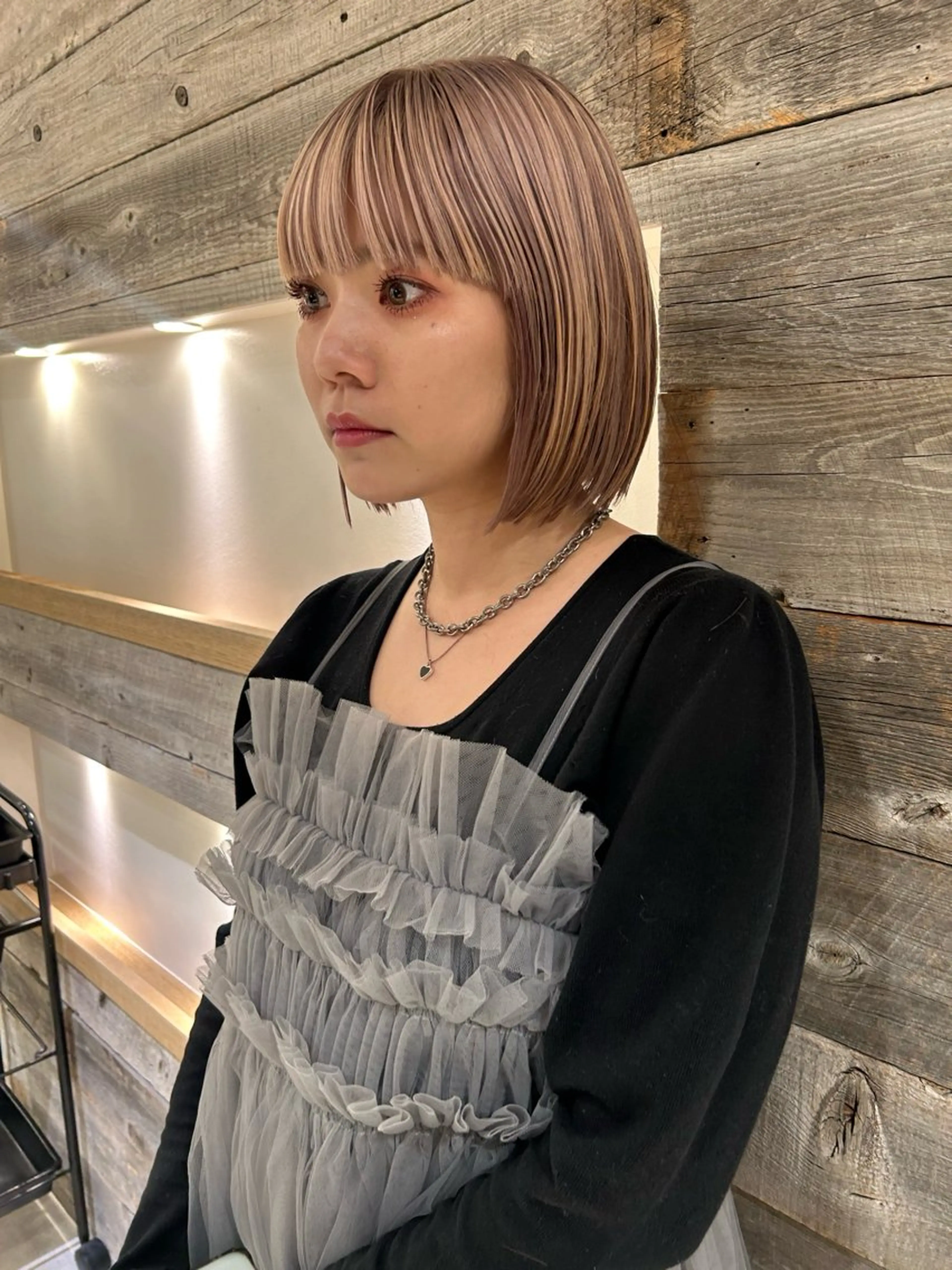 ショート カラー ブリーチ ケアブリーチ デザインカラー ハイライトカラー ハイライト カット ヘアカラー トリートメント Loom.所属・村上雅人 ナチュラルモードのヘアスタイル