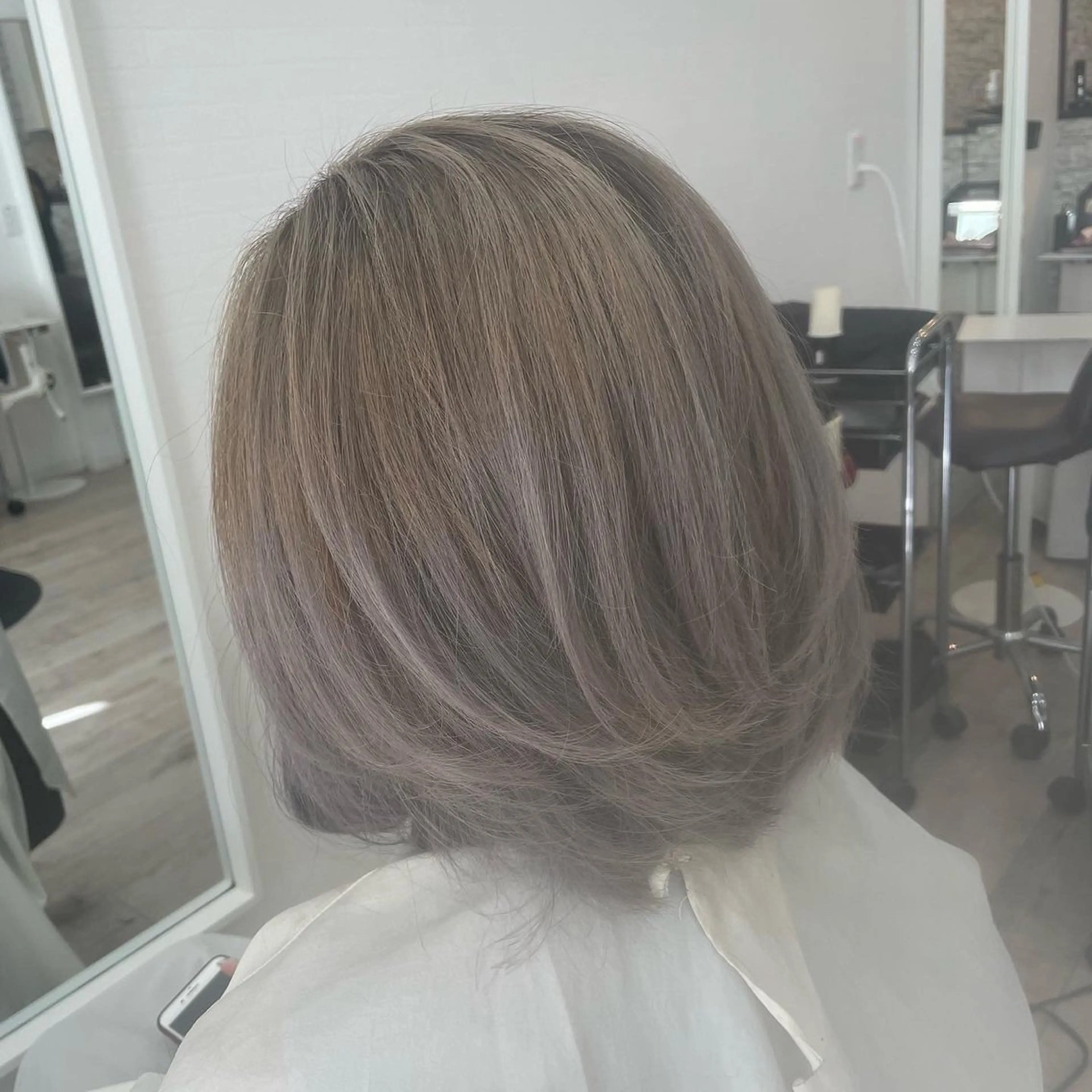 ミディアム カット ヘアカラー トリートメント メテオ取扱✨美髪 矯正✨HiroNYのヘアスタイル