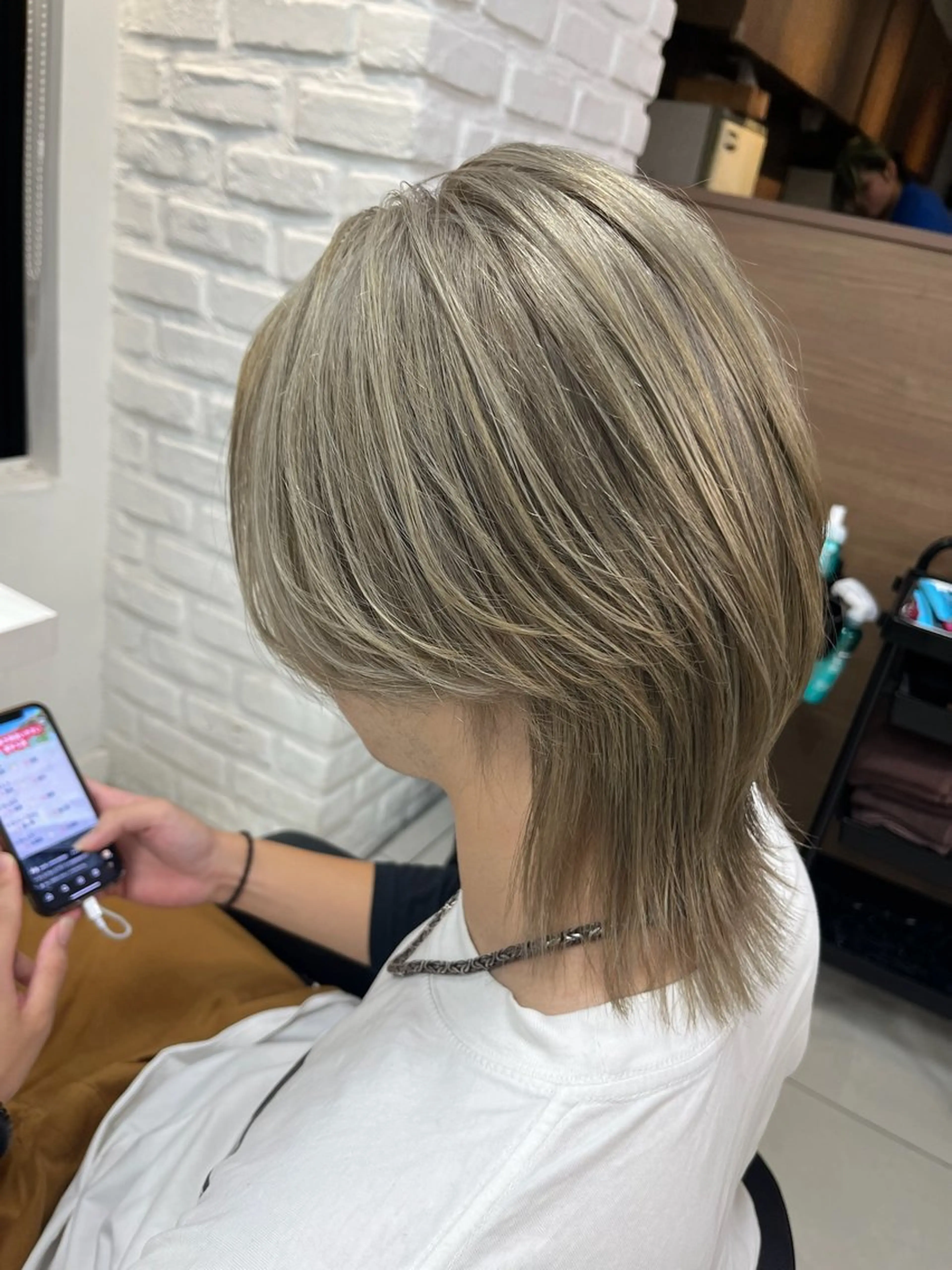 ミディアム カラー メンズ メンズブリーチ メンズウルフカット ベージュカラー ブリーチ シルバー カット ヘアカラー トリートメント メンズ縮毛矯正🦊ハ イトーン　RYOKAのヘアスタイル