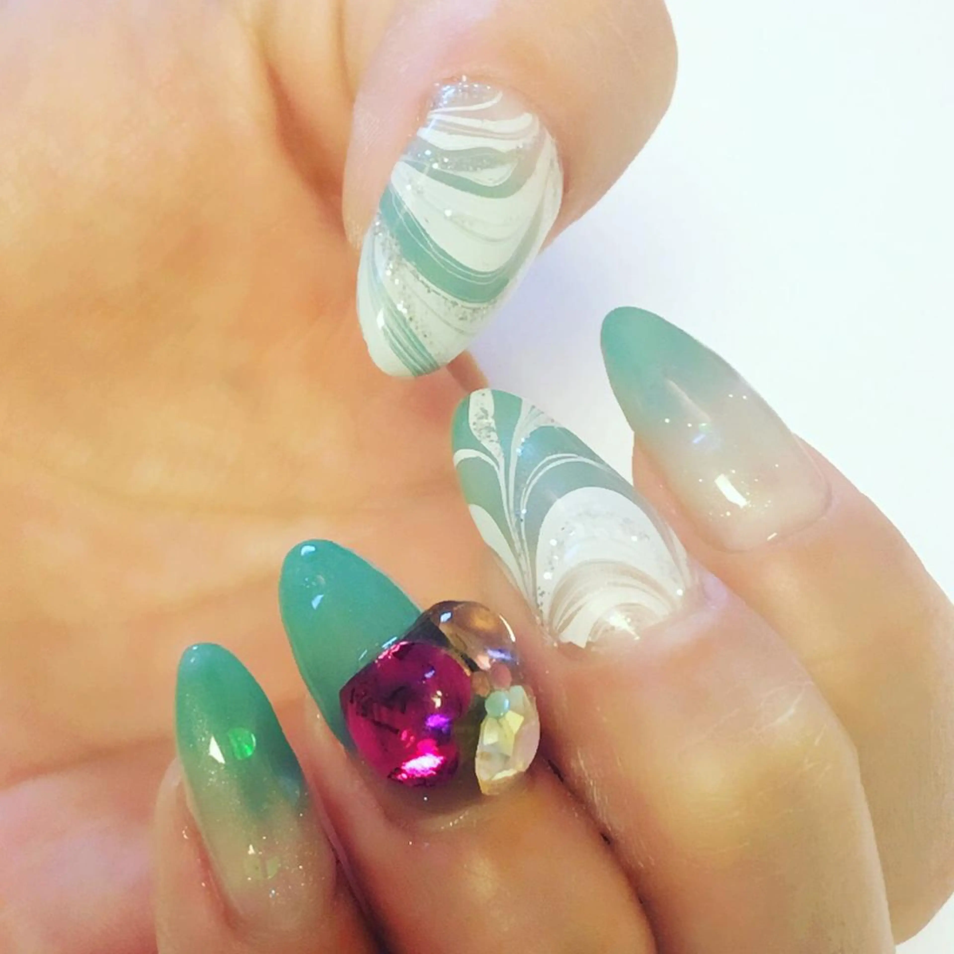 ロング カラー パーマ ヘアアレンジ メンズ キッズ ネイル マツエク・マツパ 学生（メンズ向け） 付け放題 学生 アートネイル フットネイル NAILSGOGO shibuyaのネイルデザイン