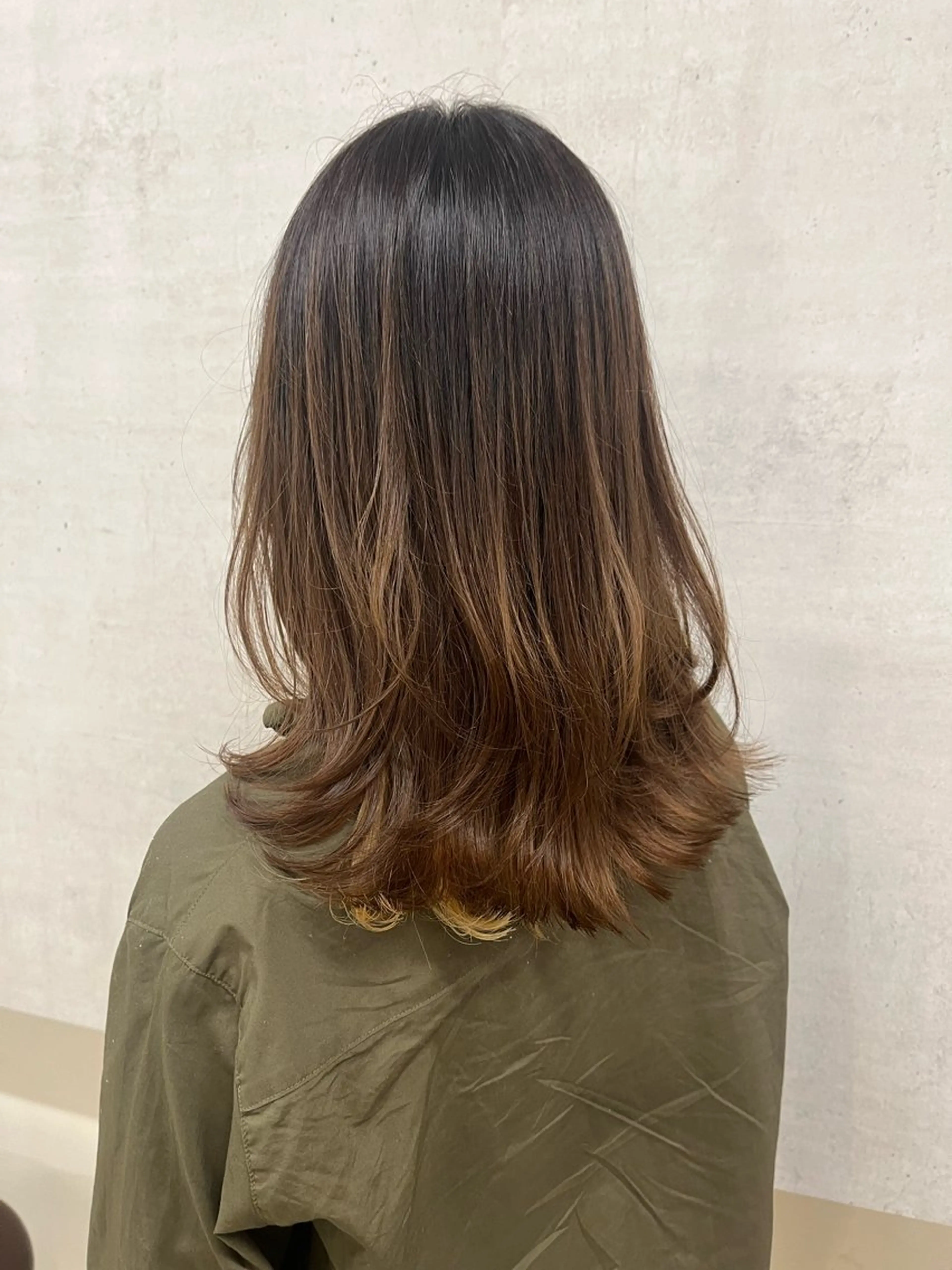 セミロング くびれヘア レイヤーカット kchiara所属・yura /レイヤーカットのヘアスタイル