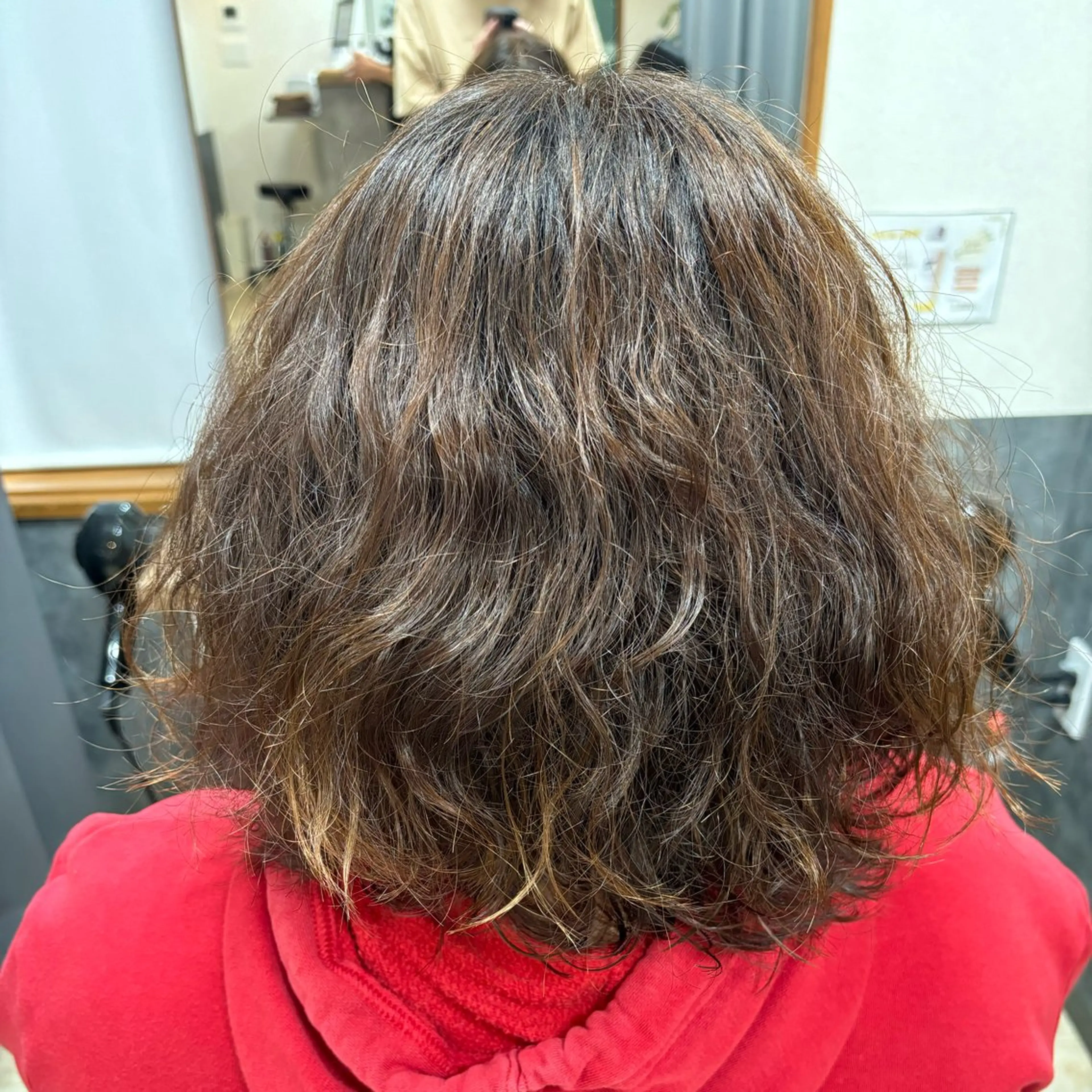 セミロング カラー パーマ セミロングパーマ ブリーチ ブラウンカラー くせ毛 縮毛矯正 カット ヘアカラー パーマ トリートメント 竹内 滉太のヘアスタイル