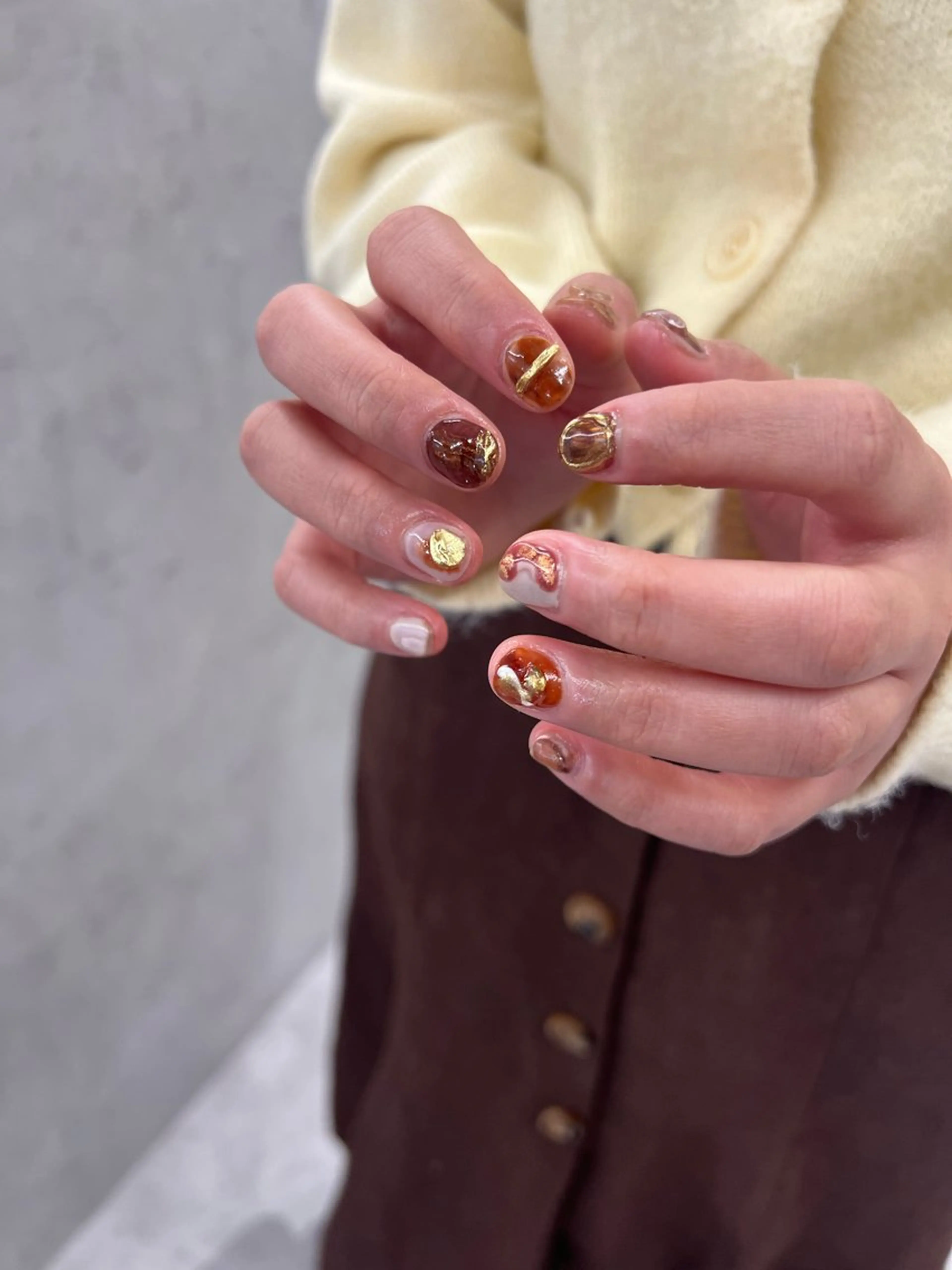 ネイル ブラウン ジェルネイル ゴールド ニュアンスネイル ハンドネイル ハンドケア Bana_ Nailのネイルデザイン