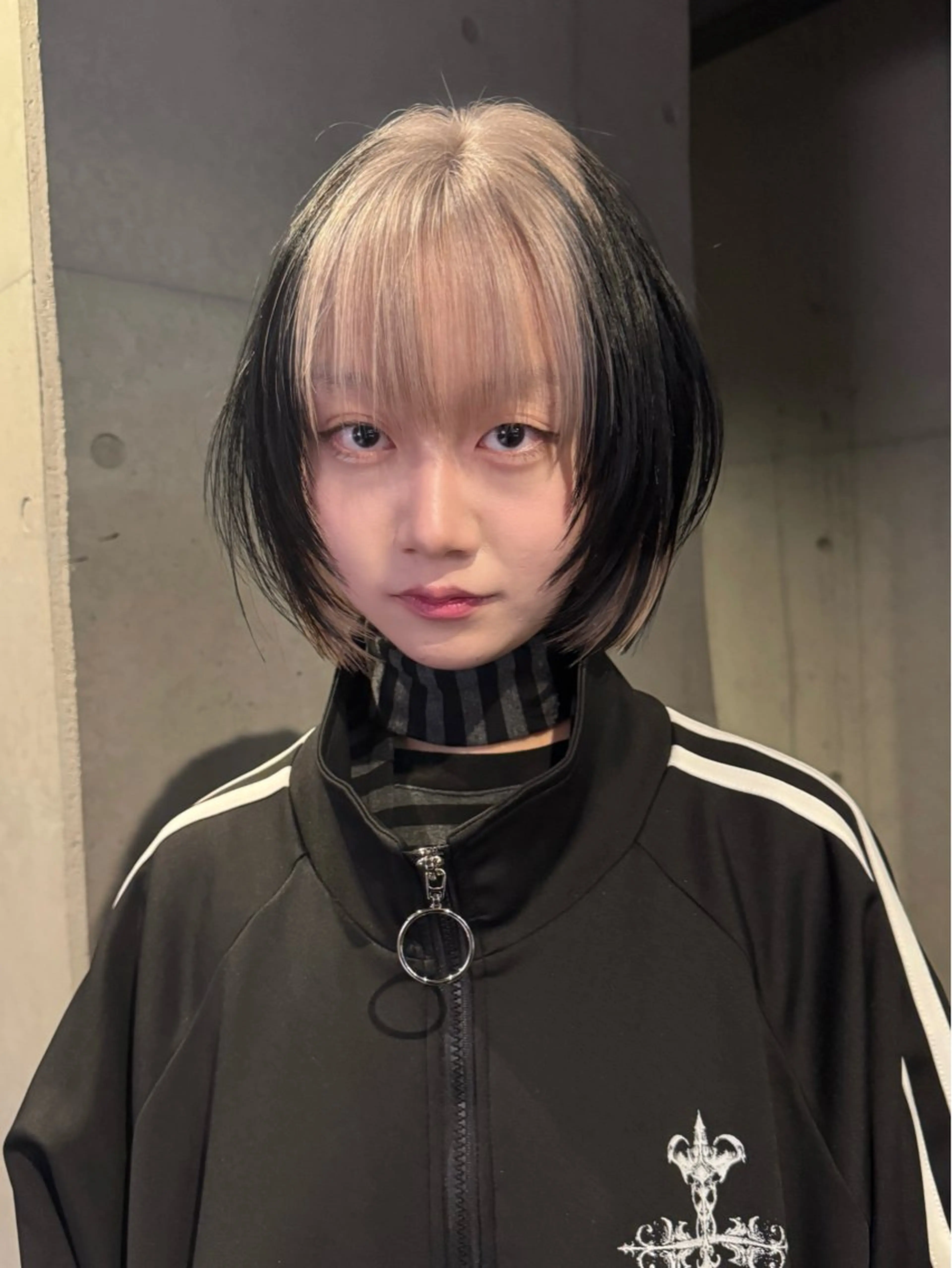 ミディアム カラー カット ヘアカラー トリートメント ハイトーン/レイヤー だいちのヘアスタイル