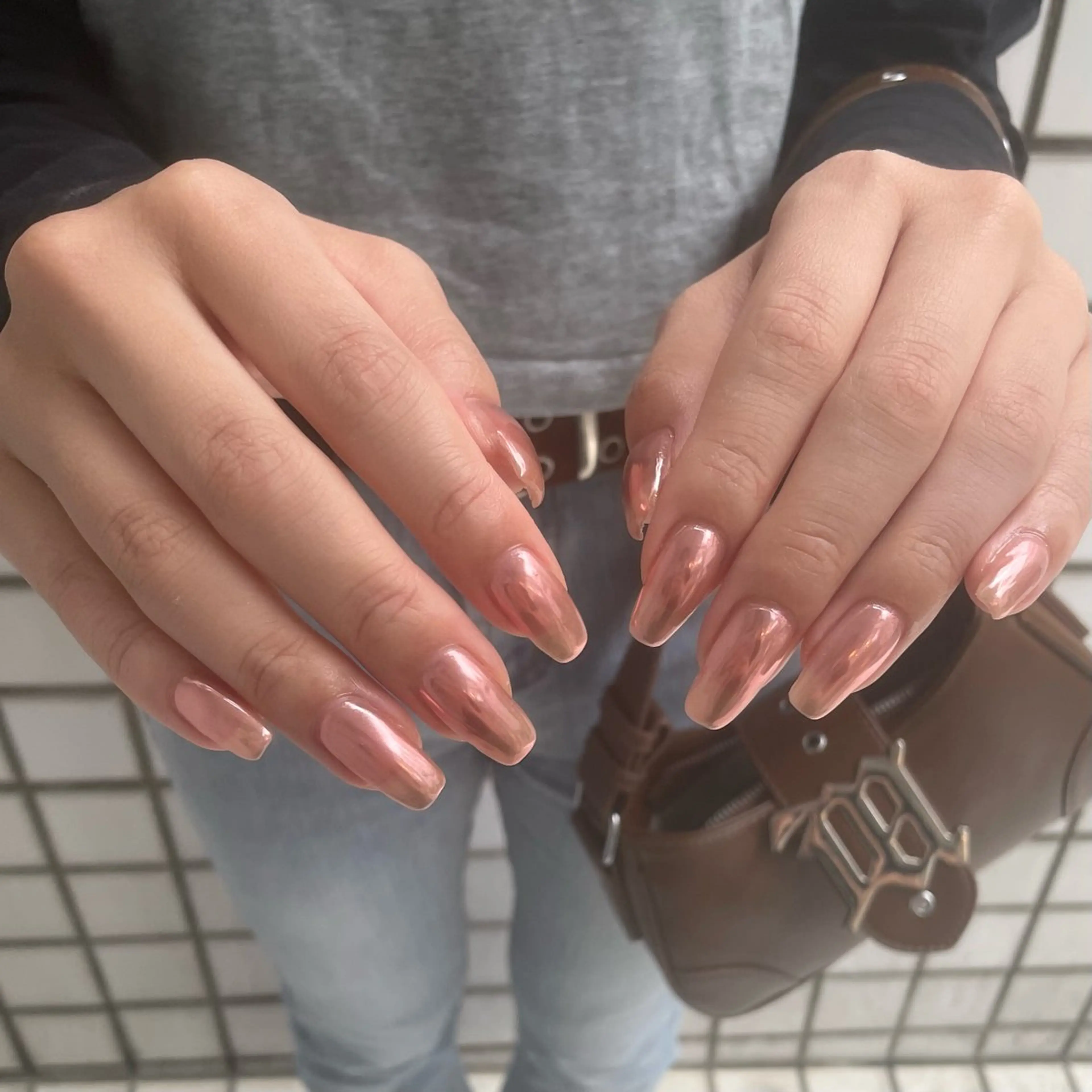 ネイル ミラーネイル nagi .のネイルデザイン