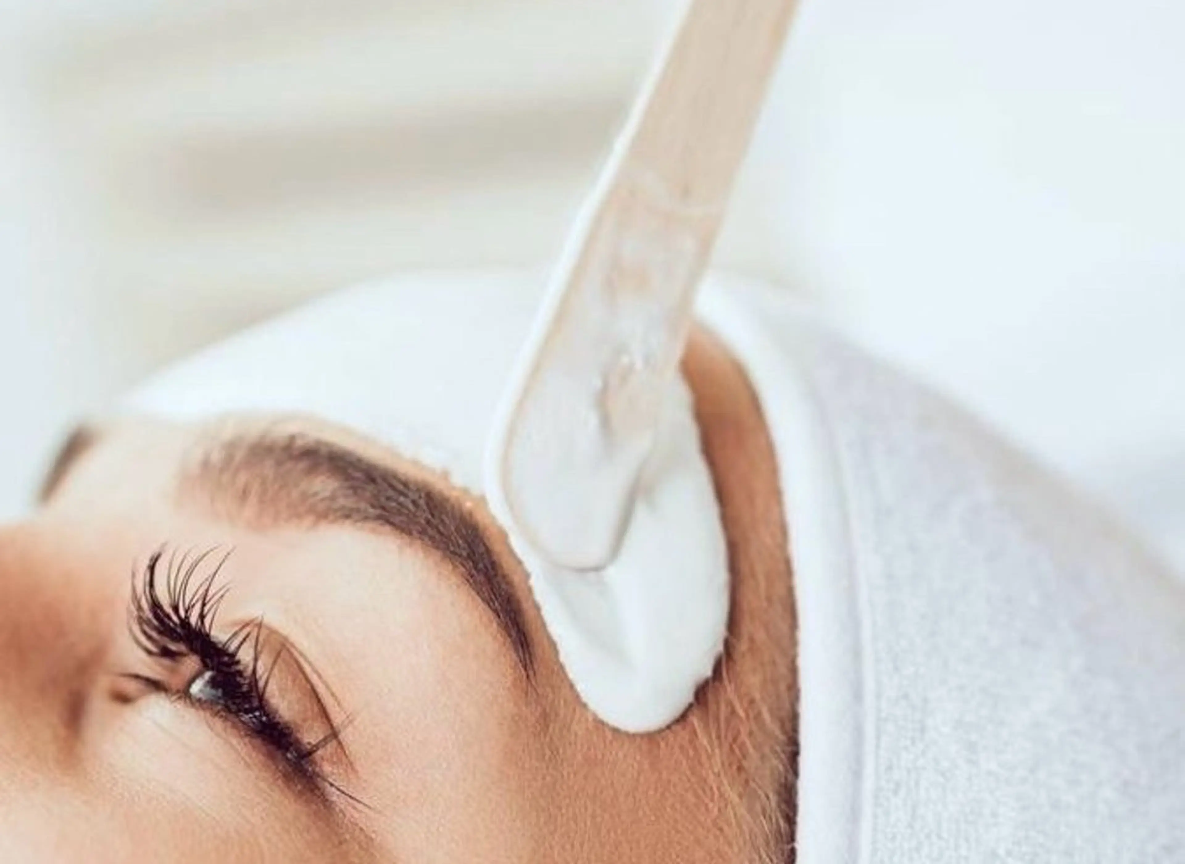 univers(ユニヴェール)所属・univers ユニヴェールの眉毛・アイブロウイメージ