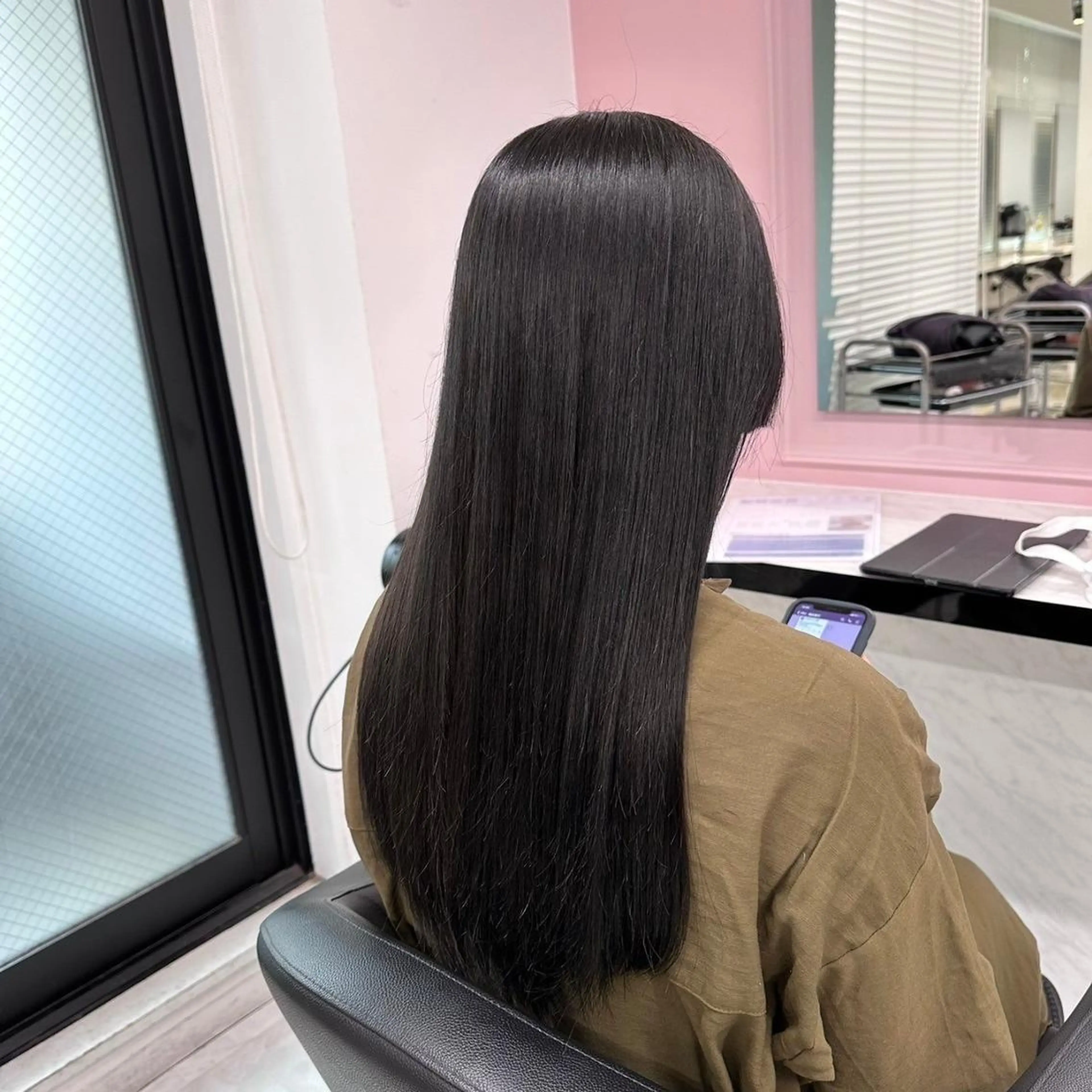 カラー 冬の透明感暗髪❄️ トレンドカラー❄️のヘアスタイル