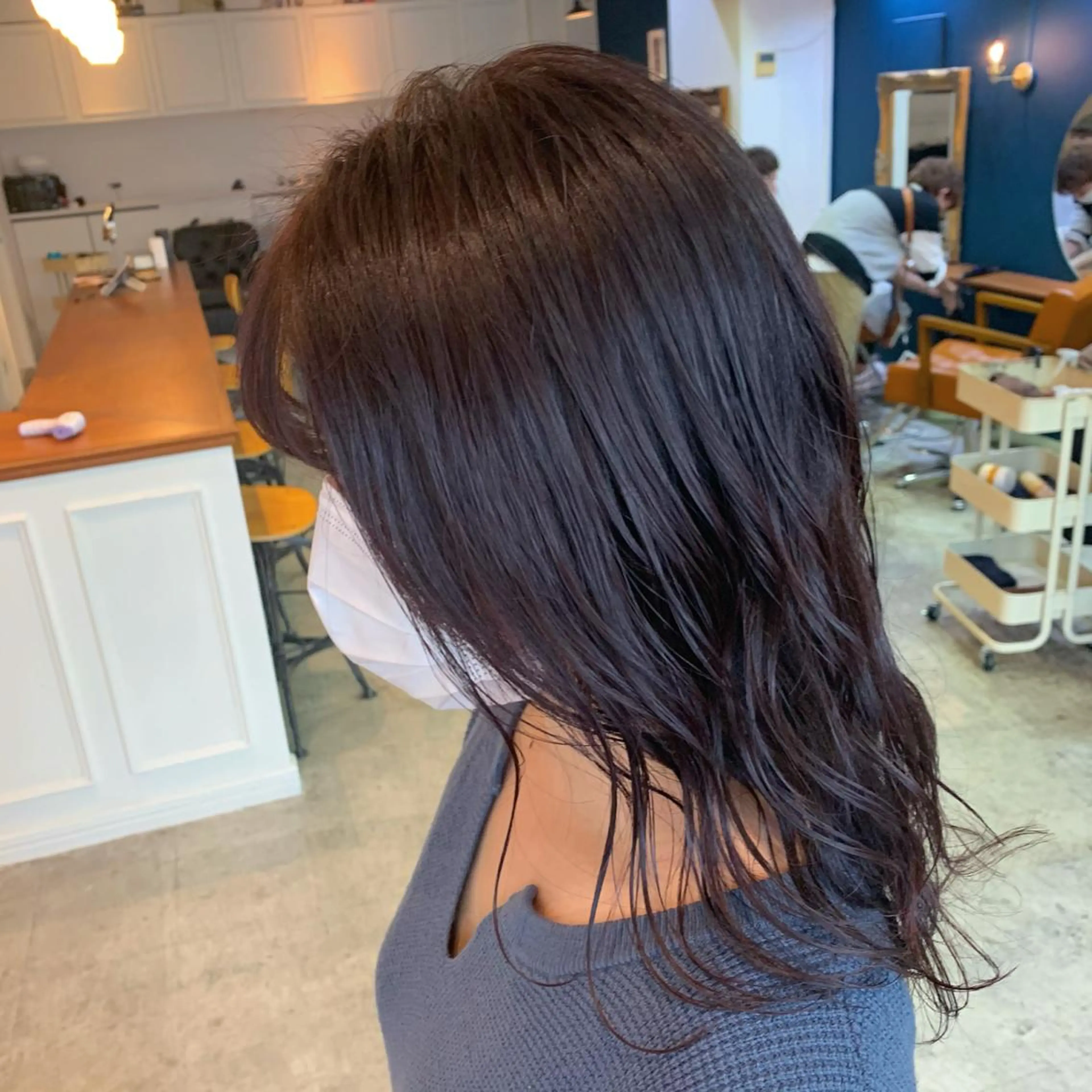 セミロング カラー ヘアアレンジ ブルーカラー ブルーラベンダー ラベンダーカラー ヘアカラー トリートメント 山崎 澪のヘアスタイル