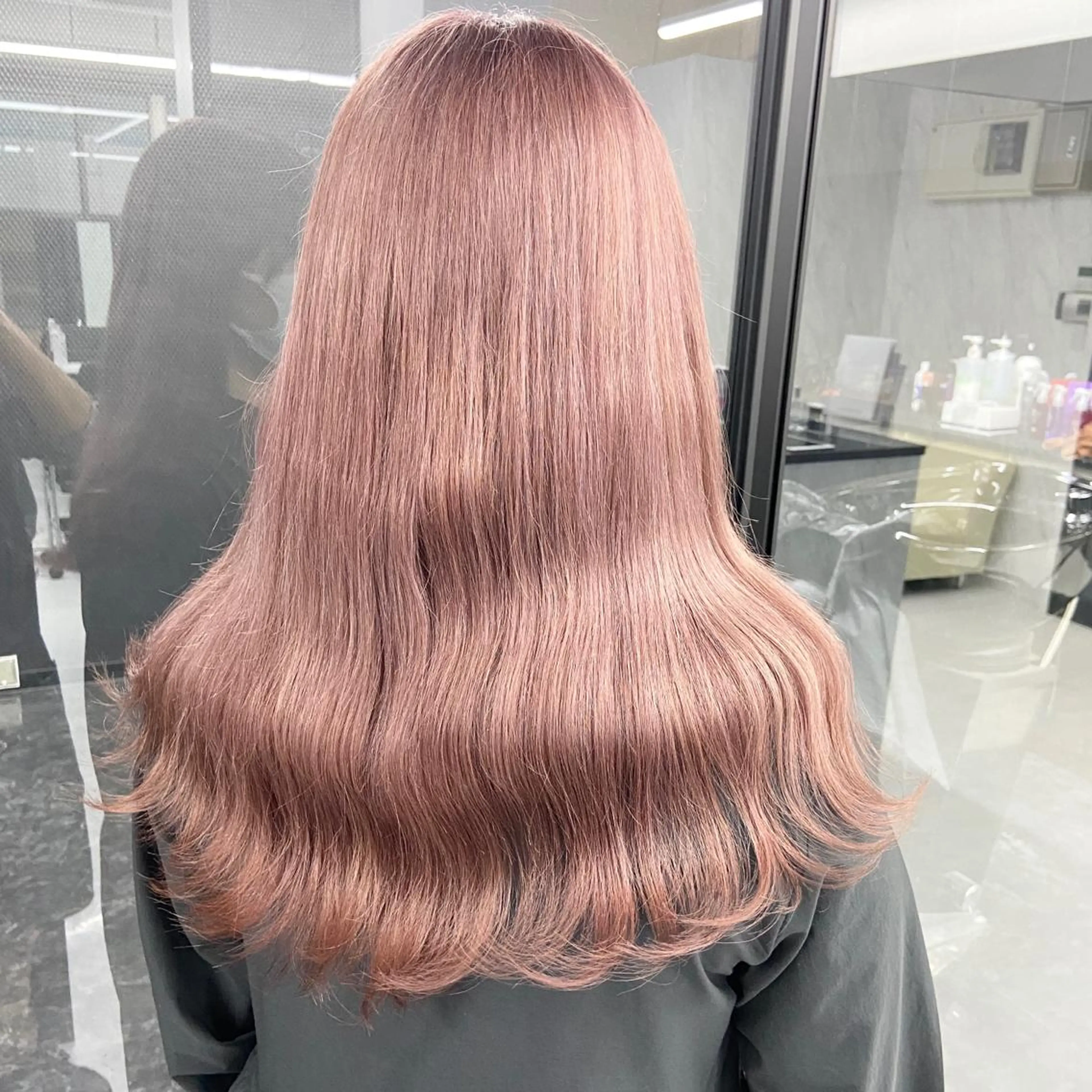 セミロング カラー ハイトーンカラー ヘアカラー トリートメント ミルボンAujua認定サロン Ria OSAKA 梅田所属・メンズ、エクステ特化 Ryuのヘアスタイル