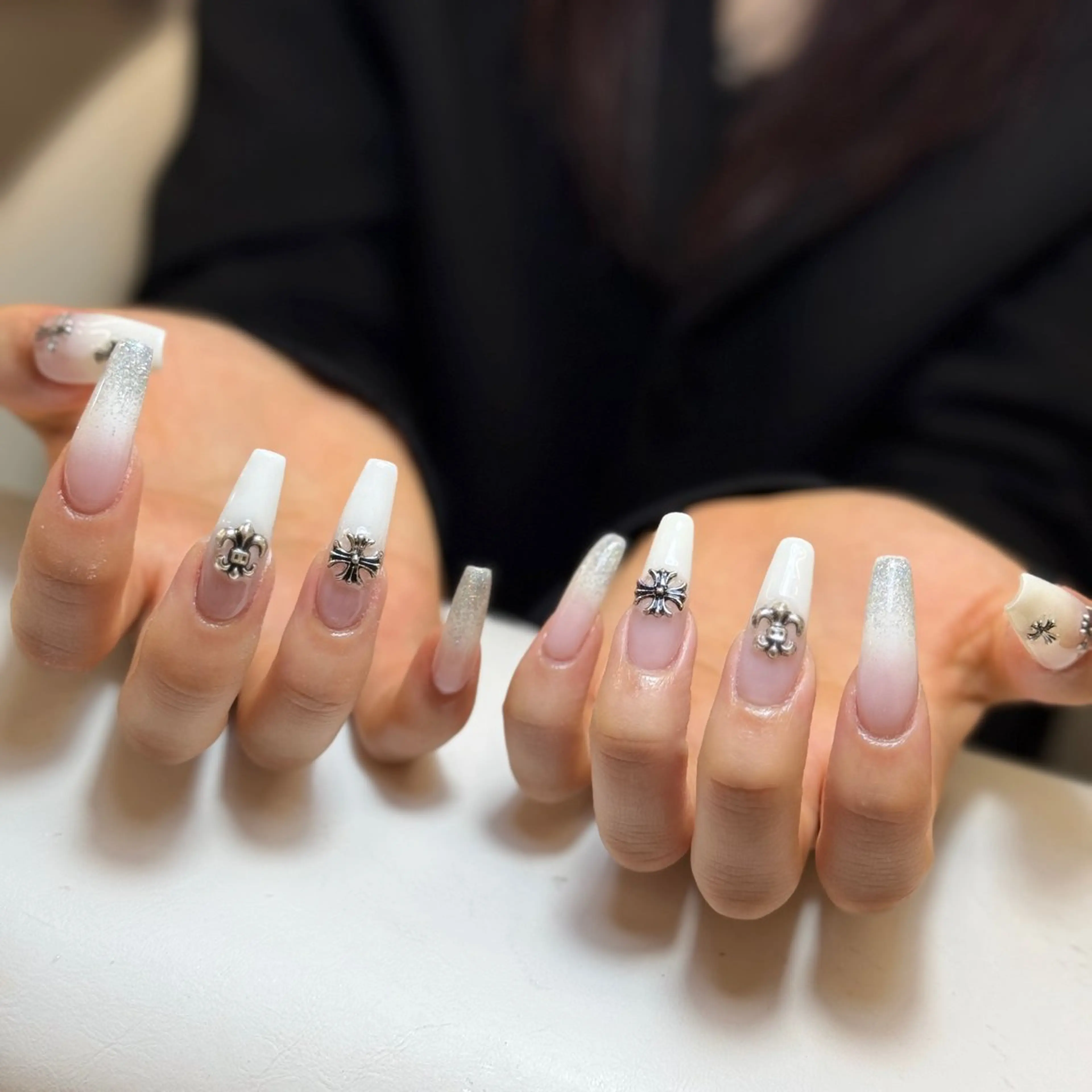 ネイル 成人式 マグネットネイル 大理石ネイル(マーブル) ニュアンスネイル ワンホンネイル ハンドネイル Anh 歌舞伎町のネイルデザイン