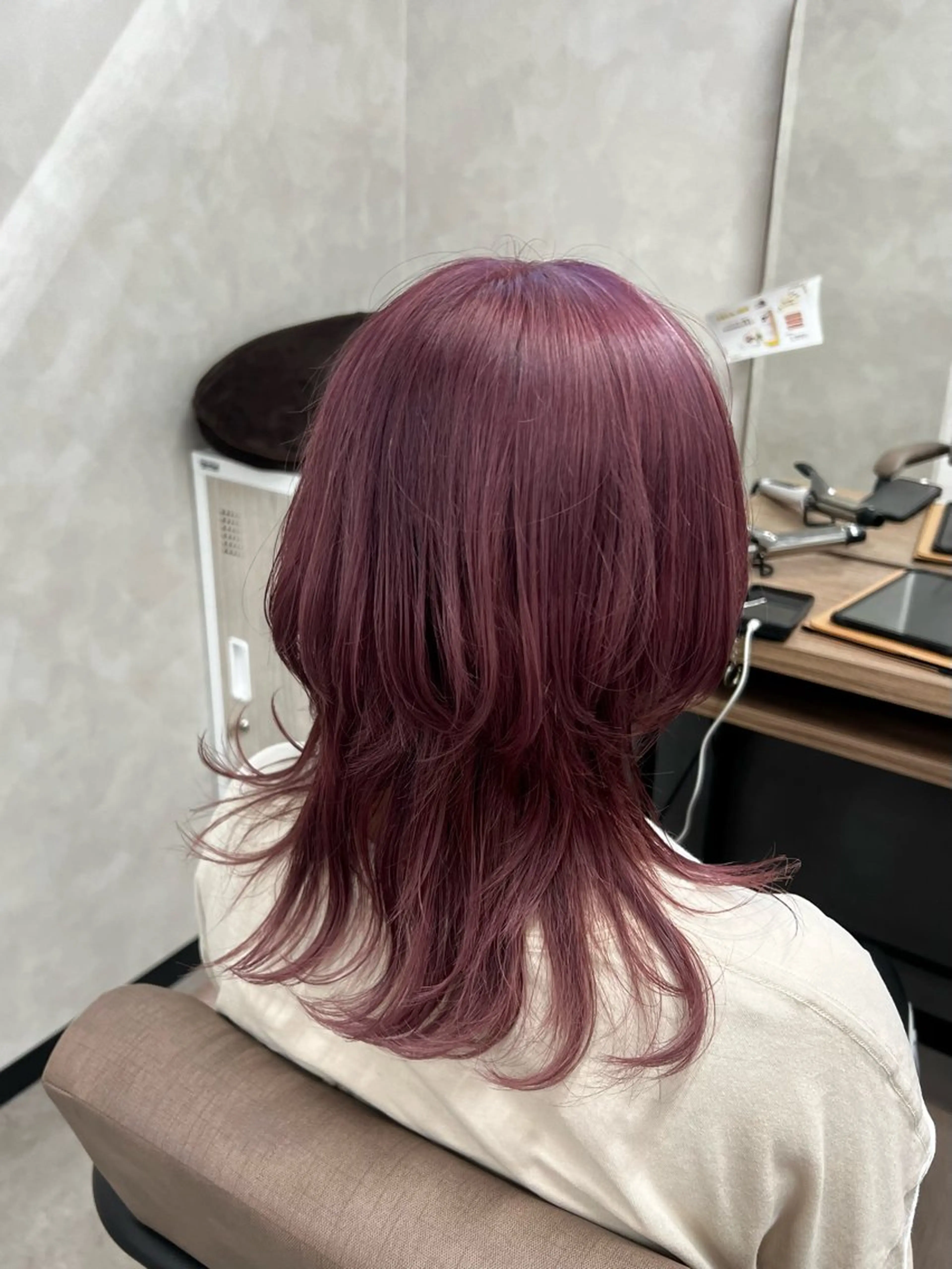 ミディアム カラー ベージュカラー ピンクカラー ピンクベージュ ウルフカット 岡野 綾のヘアスタイル