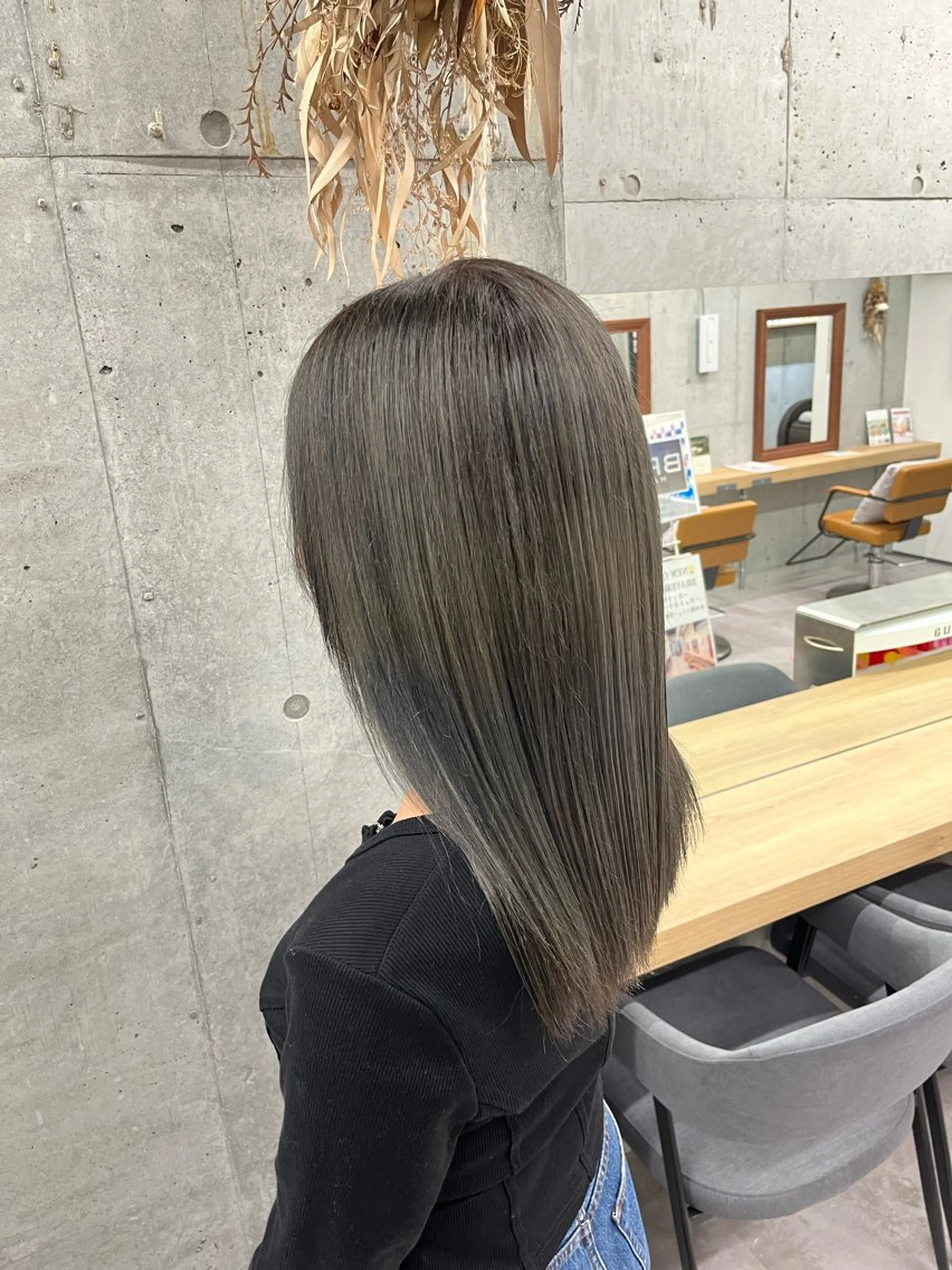 セミロング カラー ブリーチ シルバー mai/天神美容室 【レディース大募集】のヘアスタイル