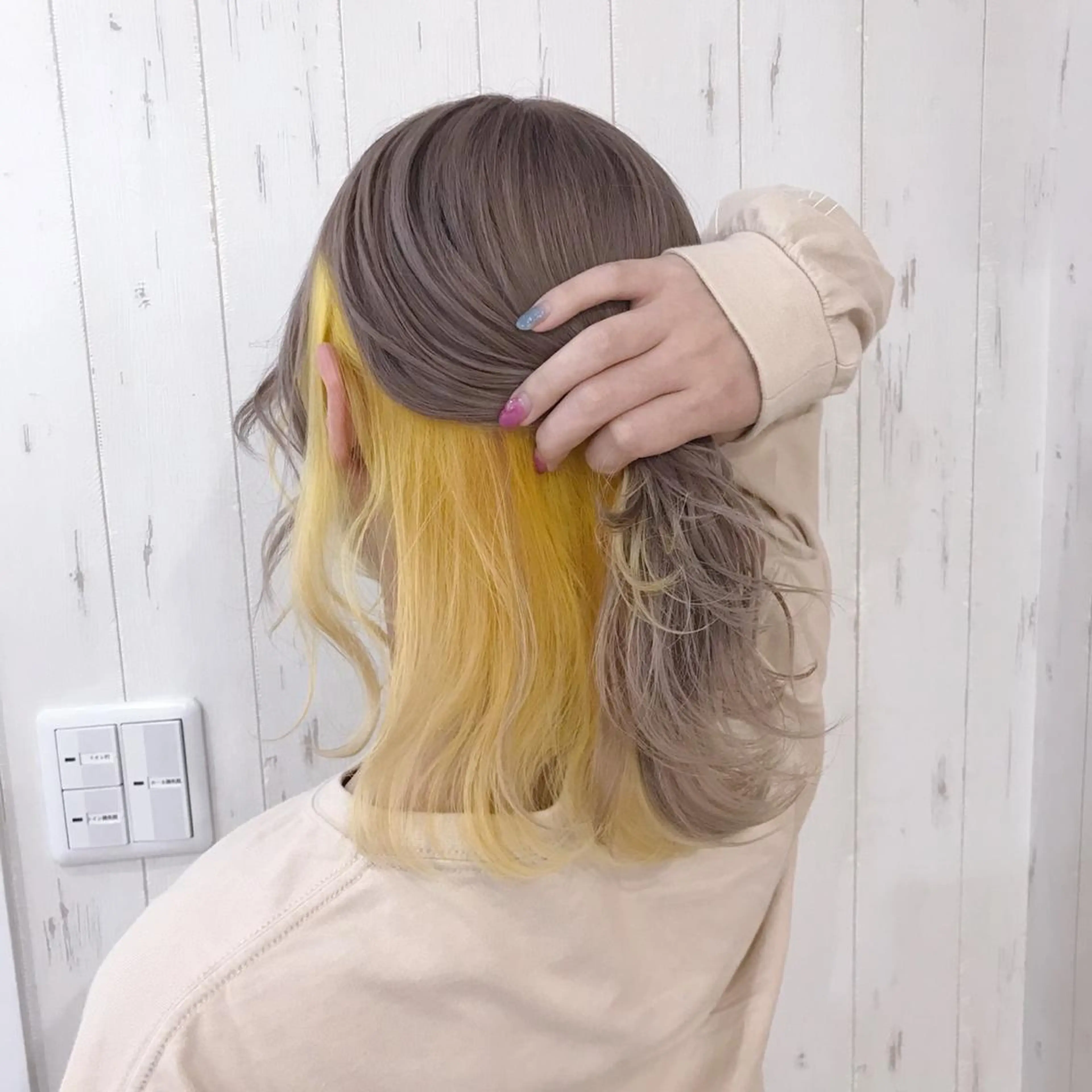 ミディアム カラー イエローカラー Yu シールエクステのヘアスタイル