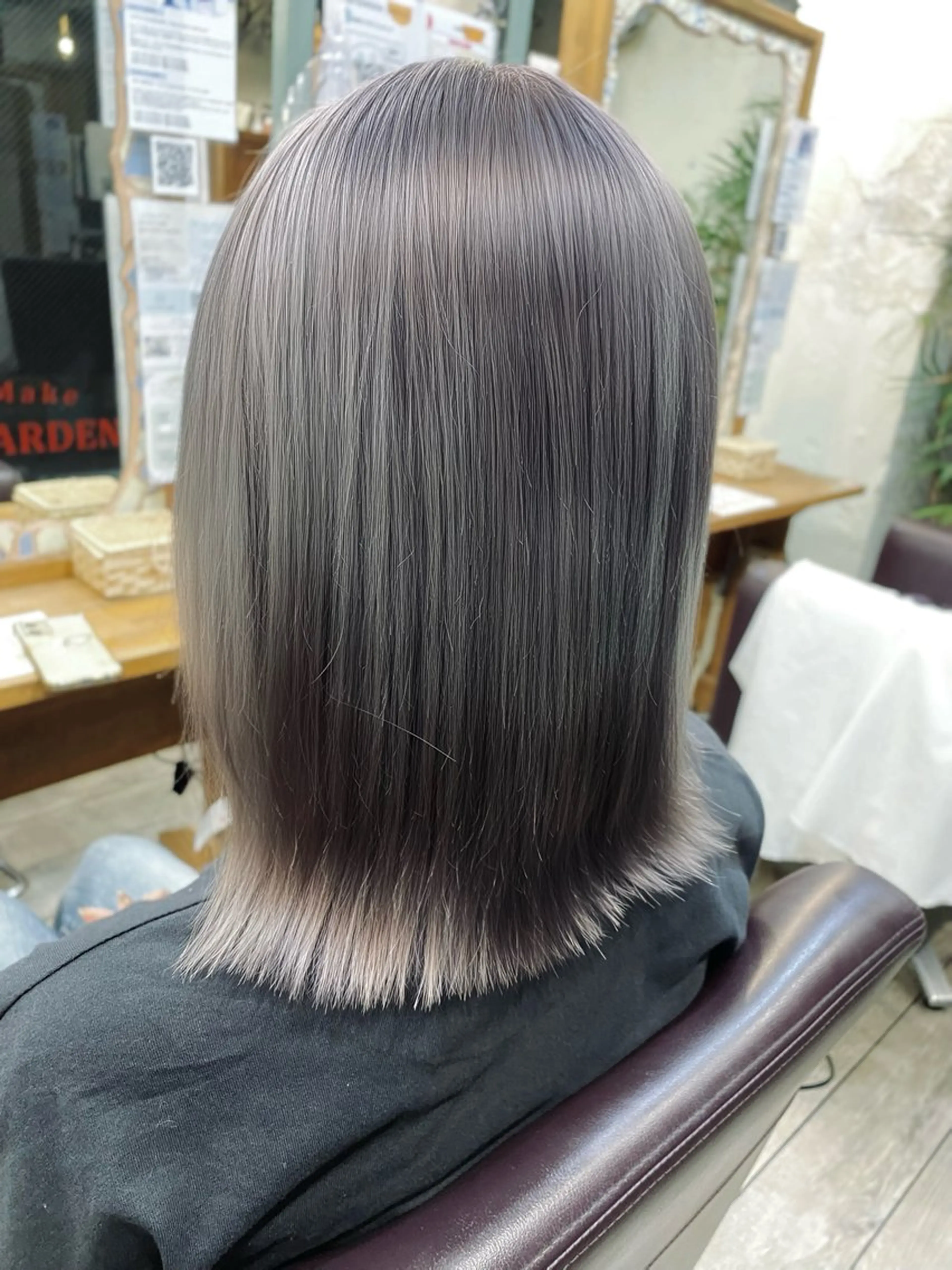 セミロング カラー 西尾 成美のヘアスタイル