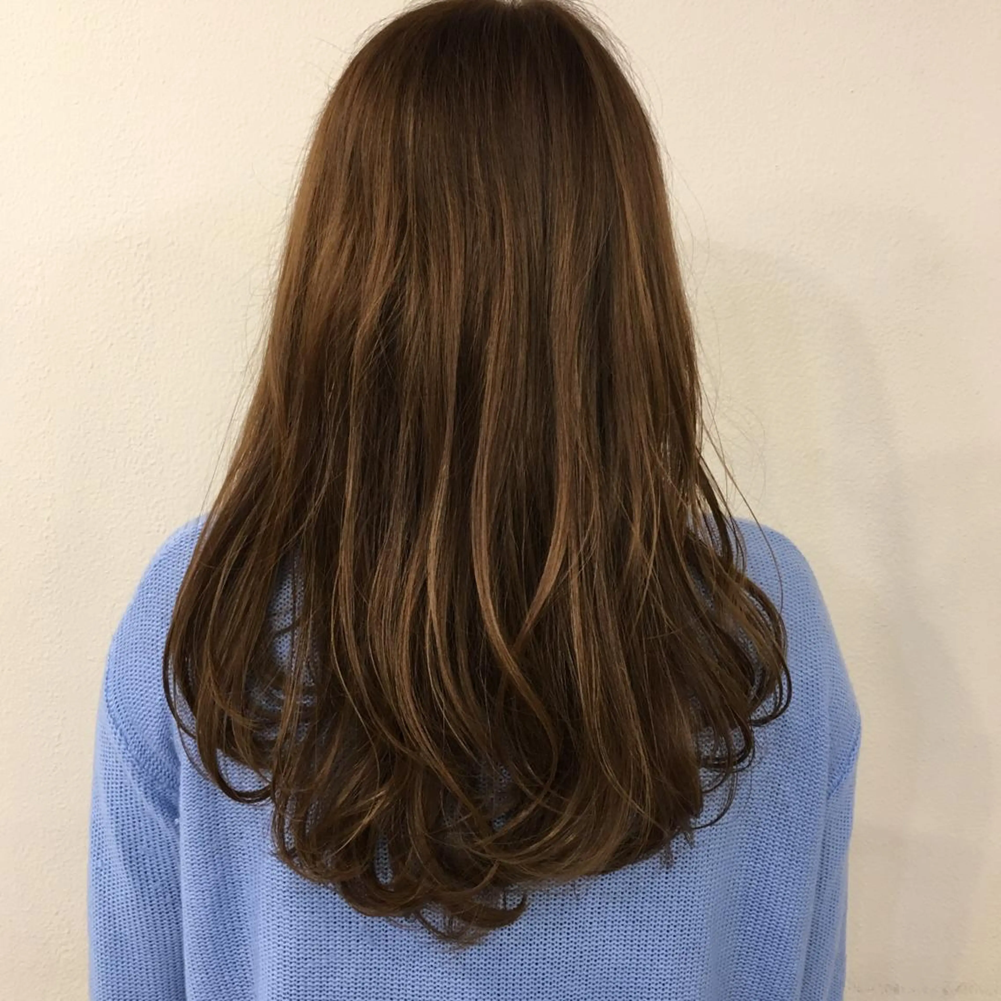 セミロング 鎌倉 彩のヘアスタイル