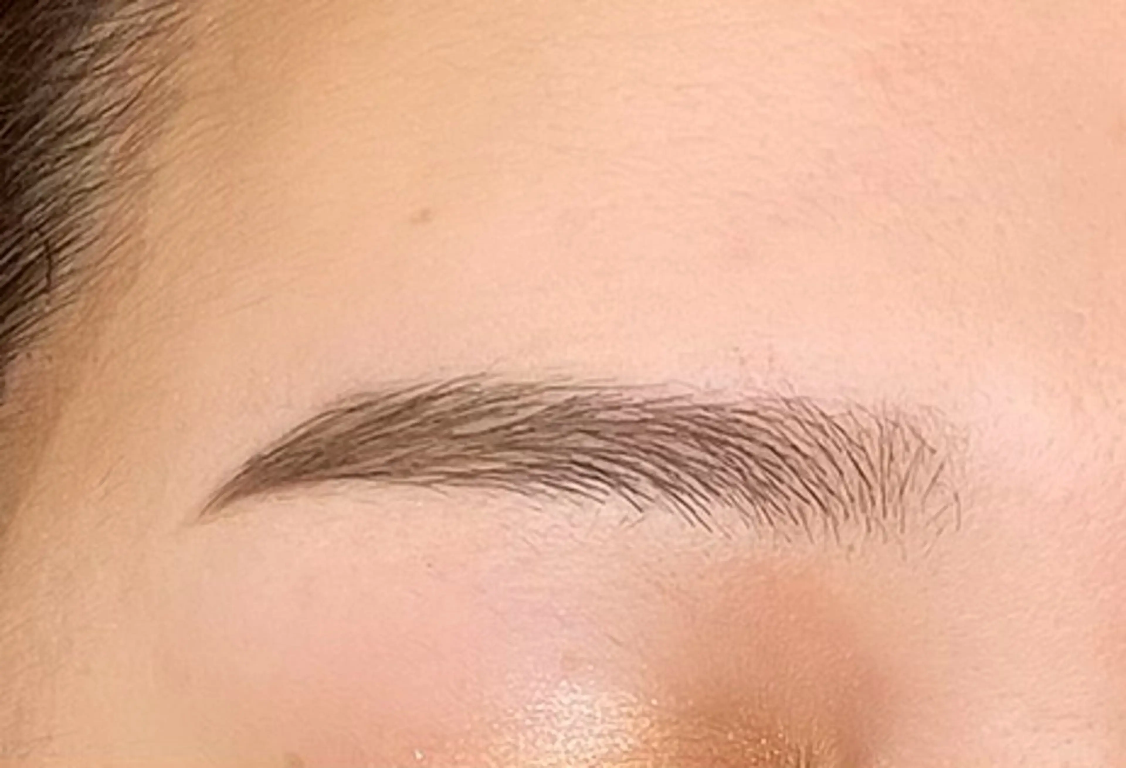 デザイン眉毛Wax(眉毛カット、眉毛Wax、間引き)の写真