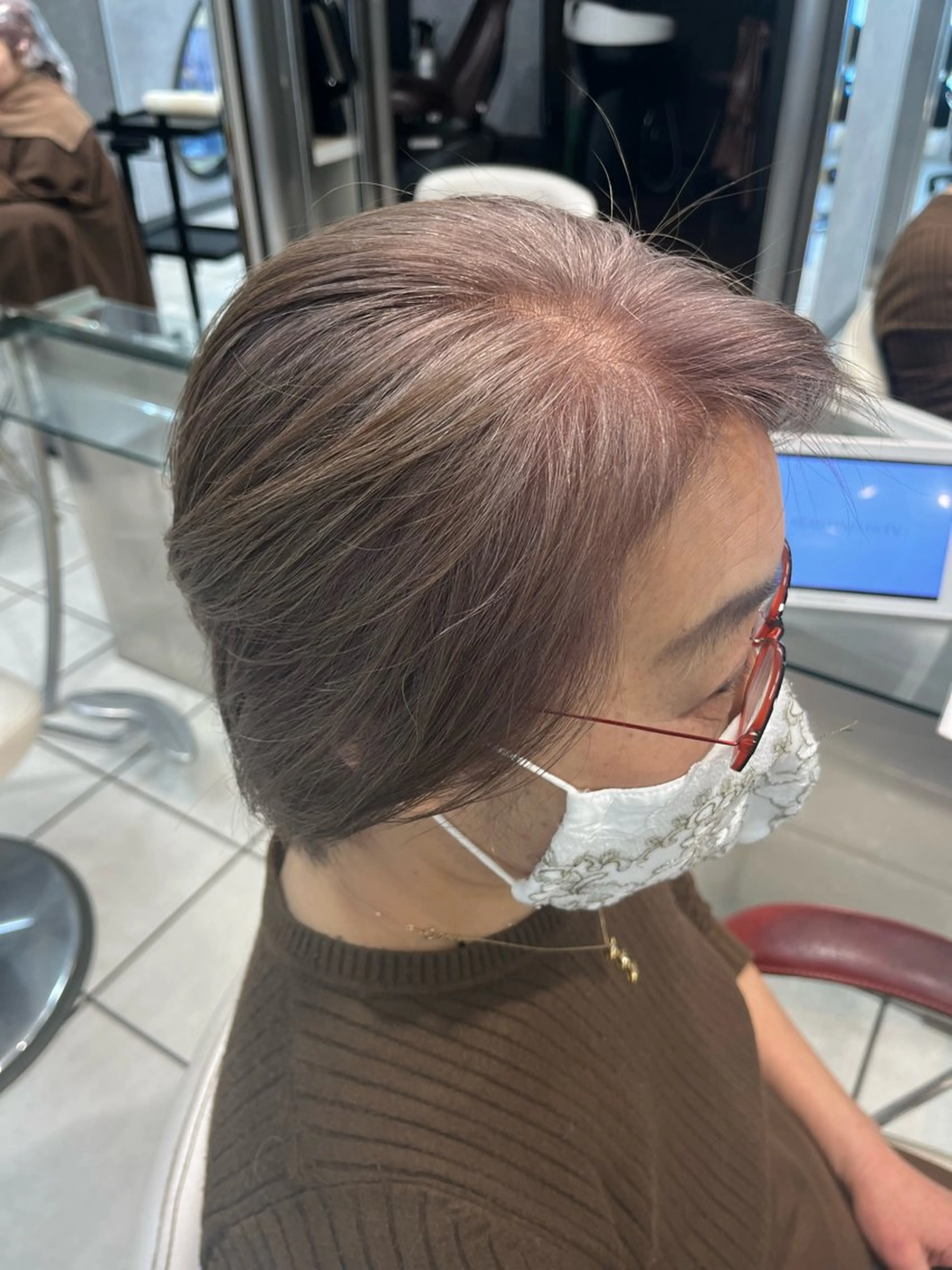 ショート カラー グレージュ ピンクカラー ディレクター 尾内 友美のヘアスタイル