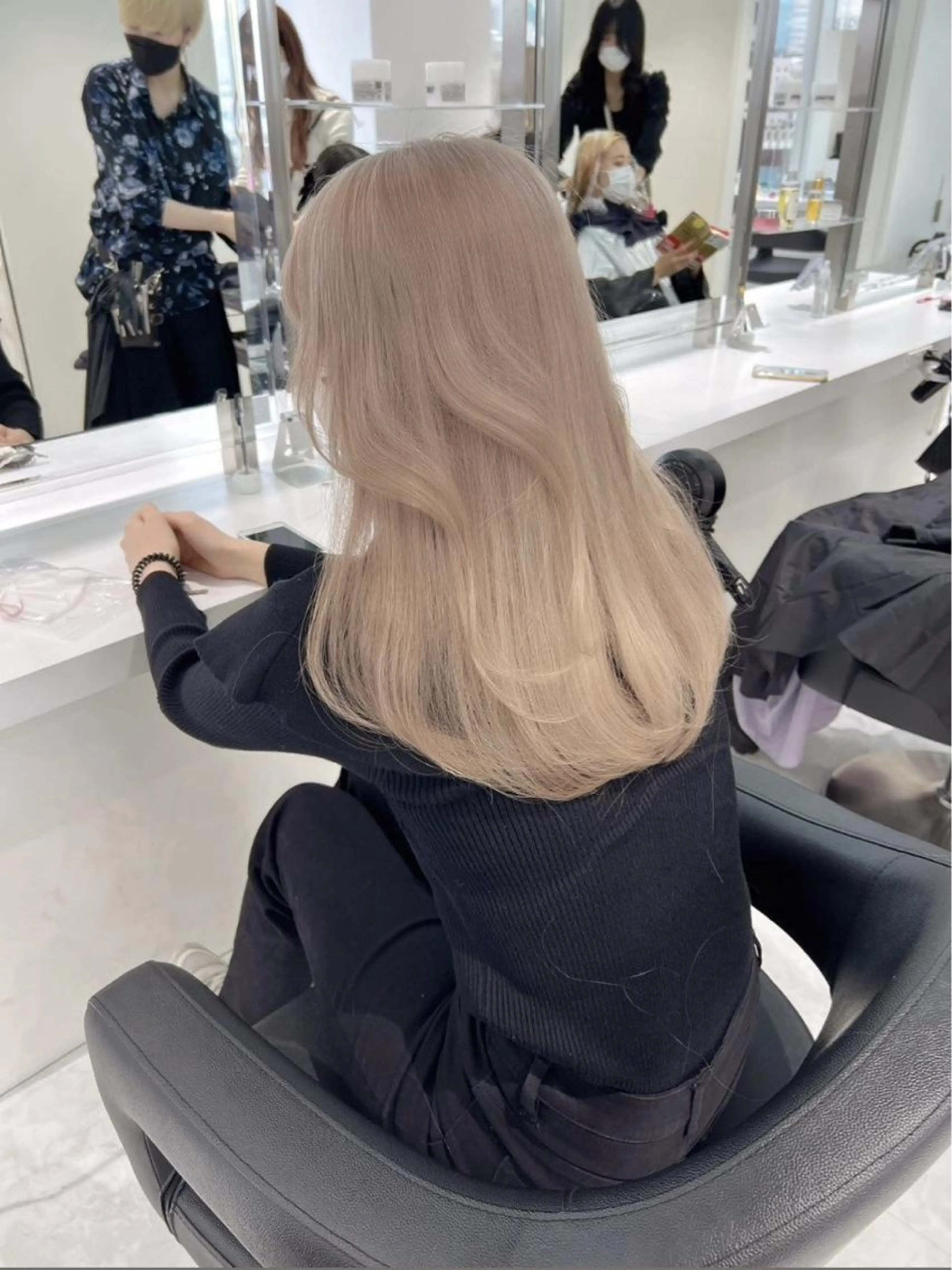 セミロング ヘアカラー 🤍透明感カラー🤍 MANAのヘアスタイル