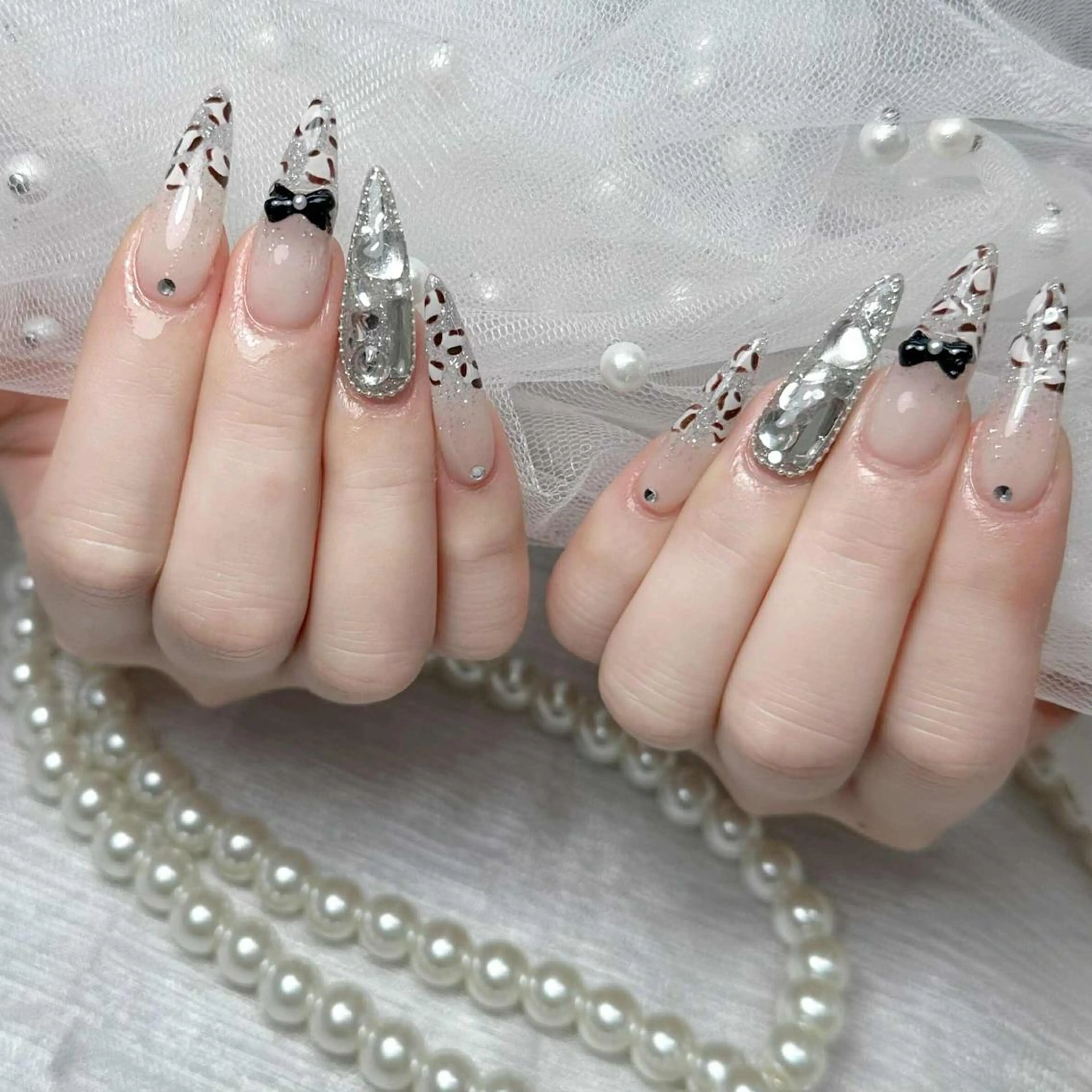 ネイル アートネイル ブラウン ジェルネイル ゴールド キラキラネイル Jerry Novaのネイルデザイン