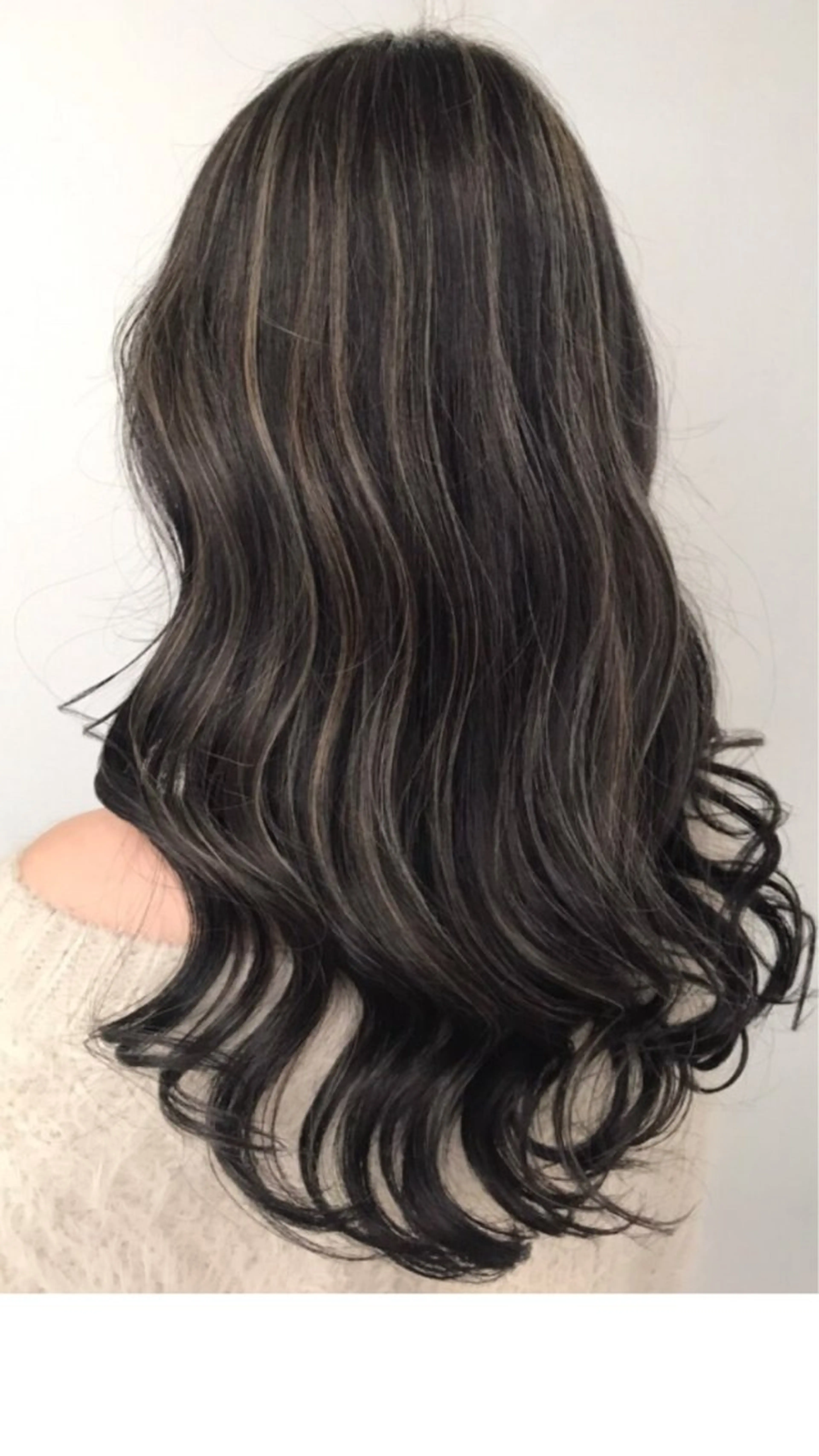 ロング カラー ハイライトカラー くせ毛 ハイライト 髪質改善 縮毛矯正 ヘアカラー トリートメント GOTODAY シェアサロン梅田NU茶屋町店所属・髪質改善、縮毛矯正 水素カラー/みほのヘアスタイル