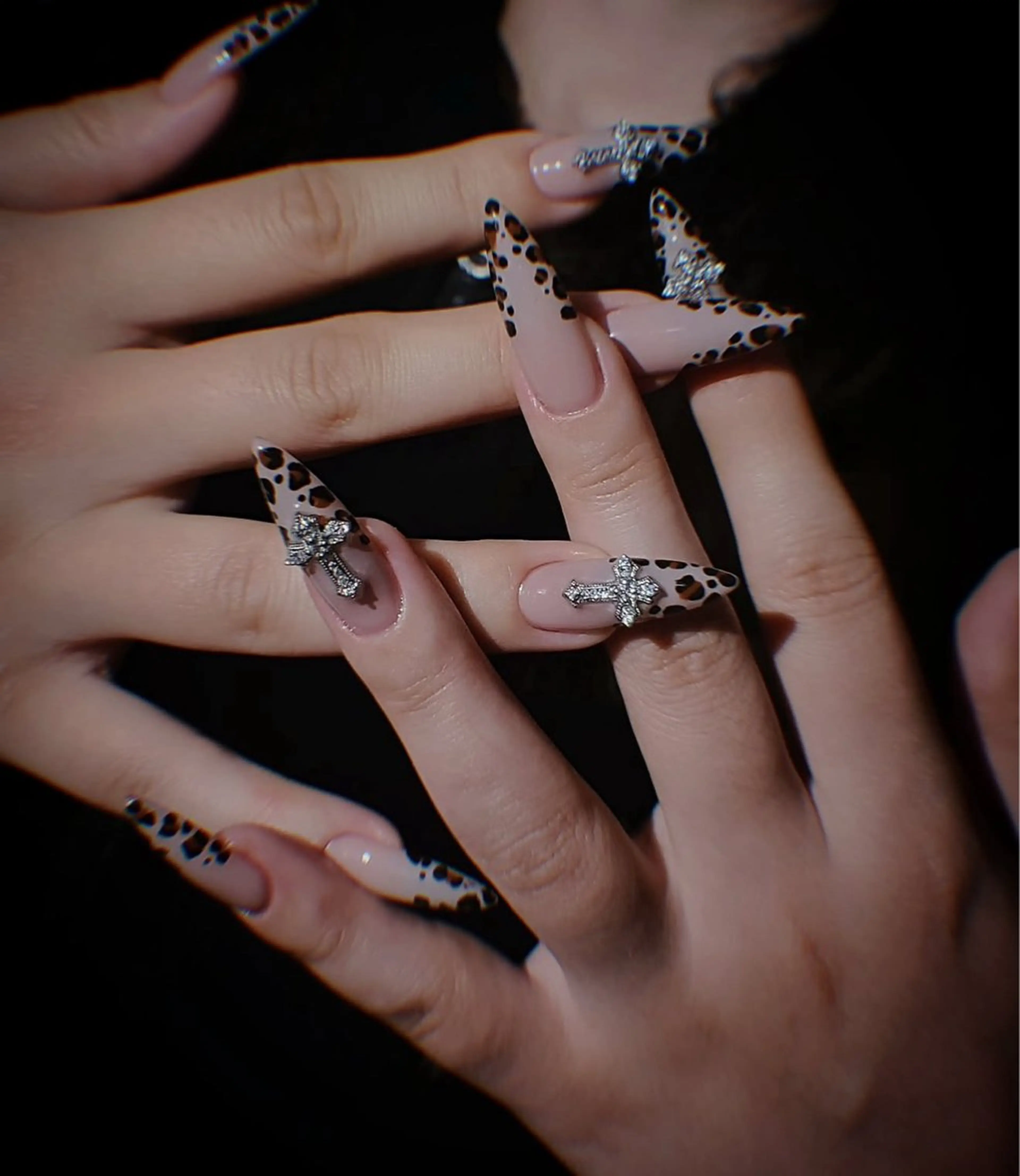 ネイル アニマル柄 オーロラネイル チークネイル フラッシュネイル ジェルネイル ハンドネイル Lina所属・Lina Nail Salonのネイルデザイン