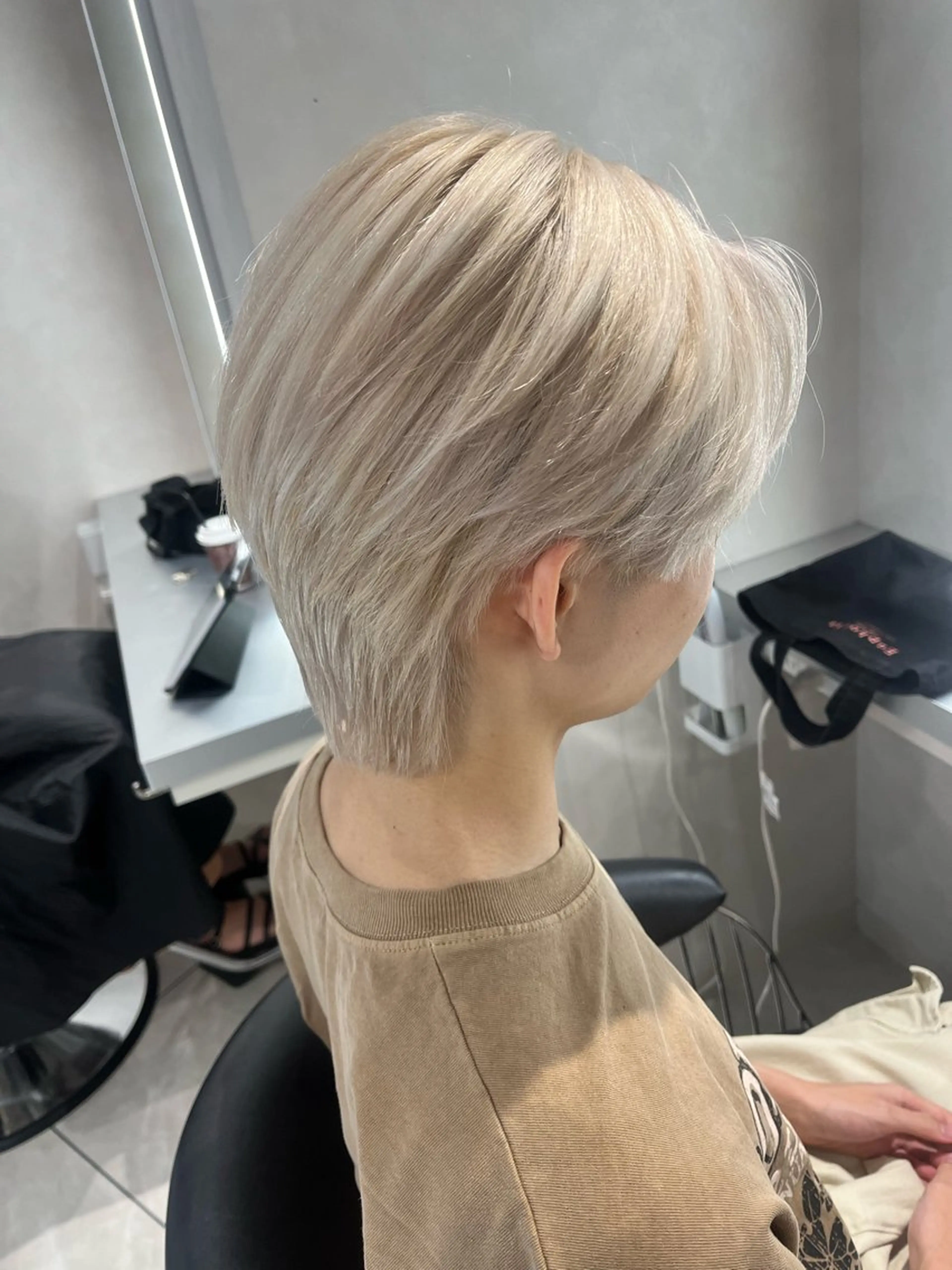 カラー メンズ カット ヘアカラー 韓国メンズ特化 ダウン・毛流れパーマのヘアスタイル