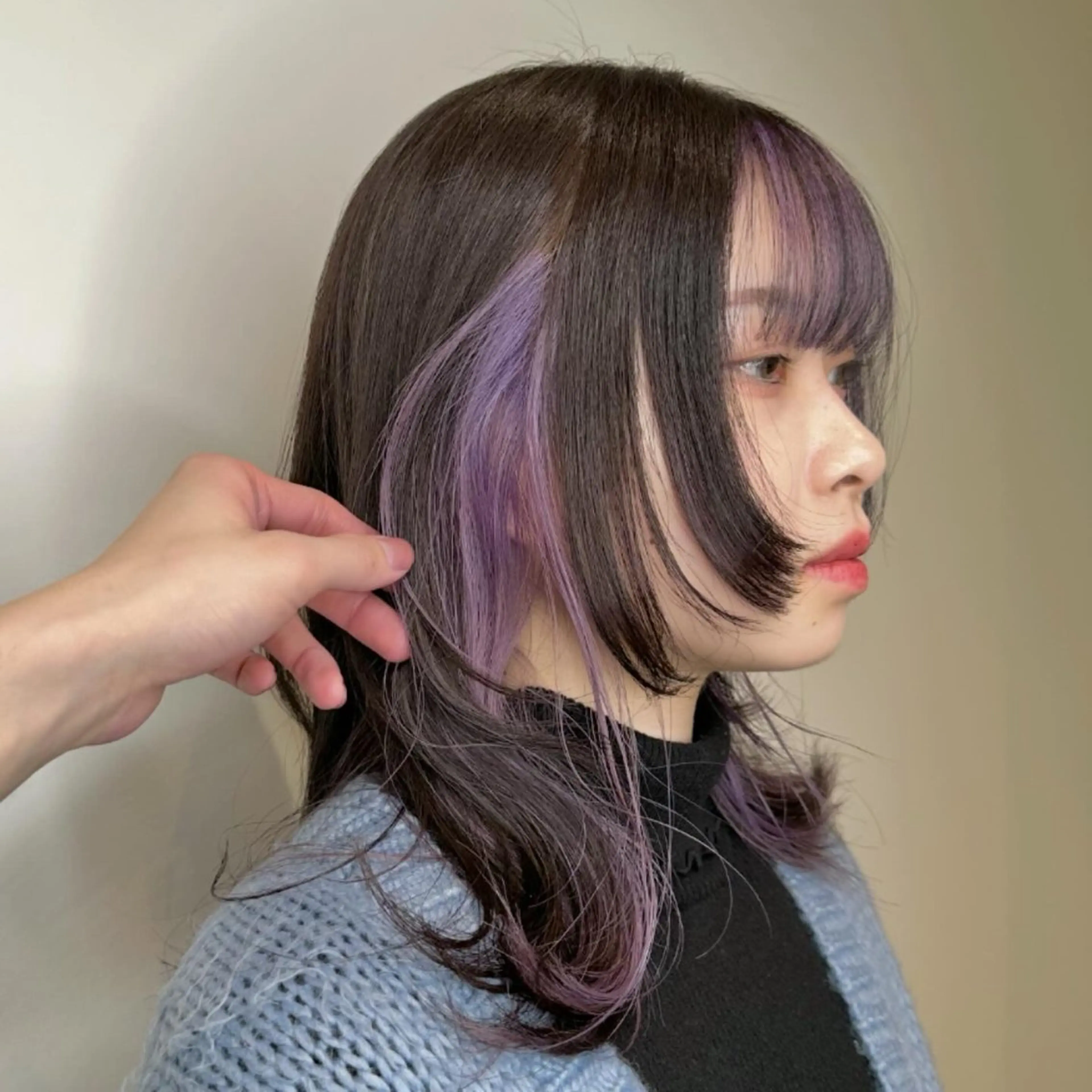 ミディアム ボブ くびれヘア 顔まわりレイヤー 顔周りカット ハッシュカット カット ヘアカラー 大阪ウルフカット ハッシュカットのヘアスタイル
