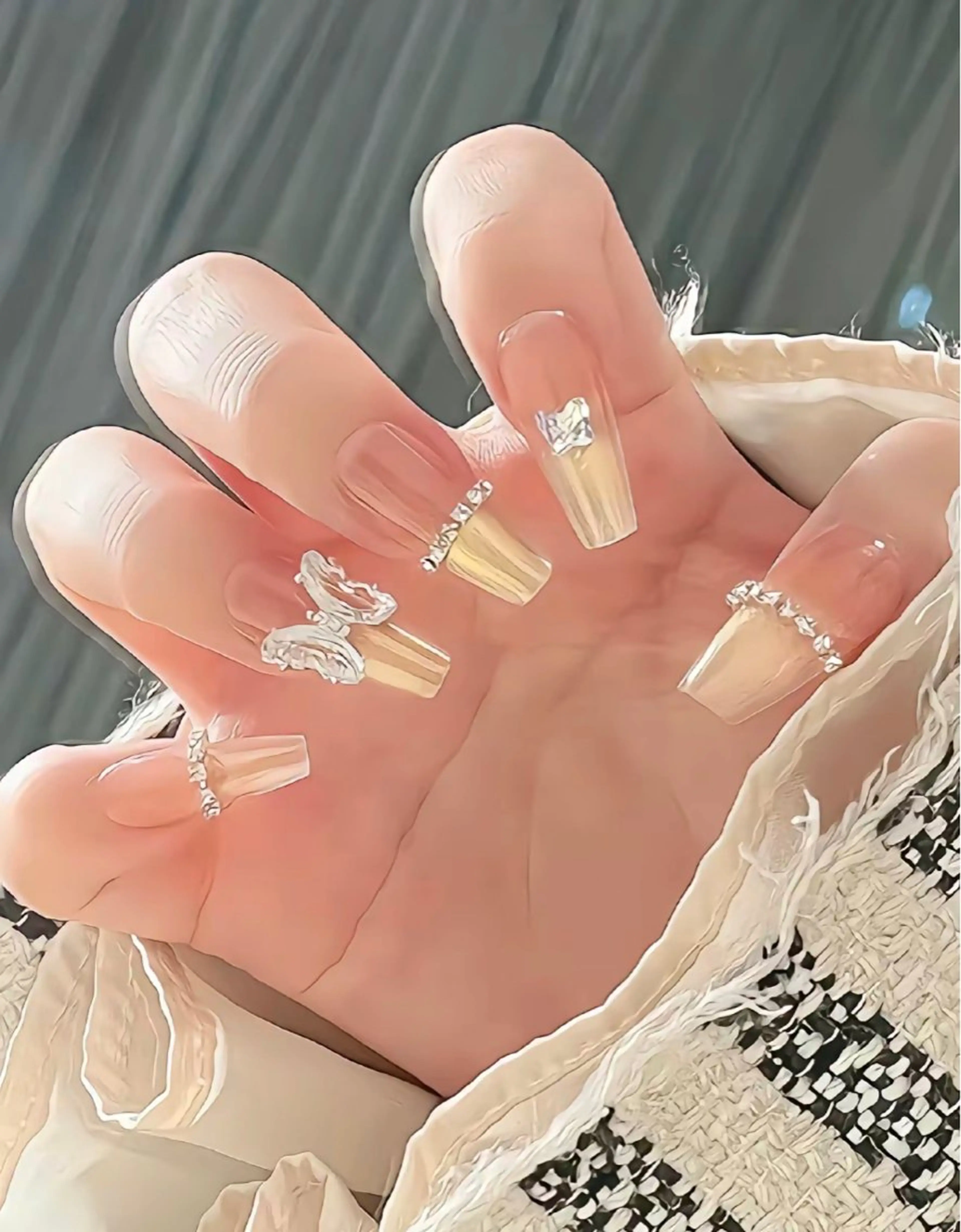 ネイル フレンチネイル ミラーネイル ハンドネイル ハンドケア Y&Y Nail Salonのネイルデザイン