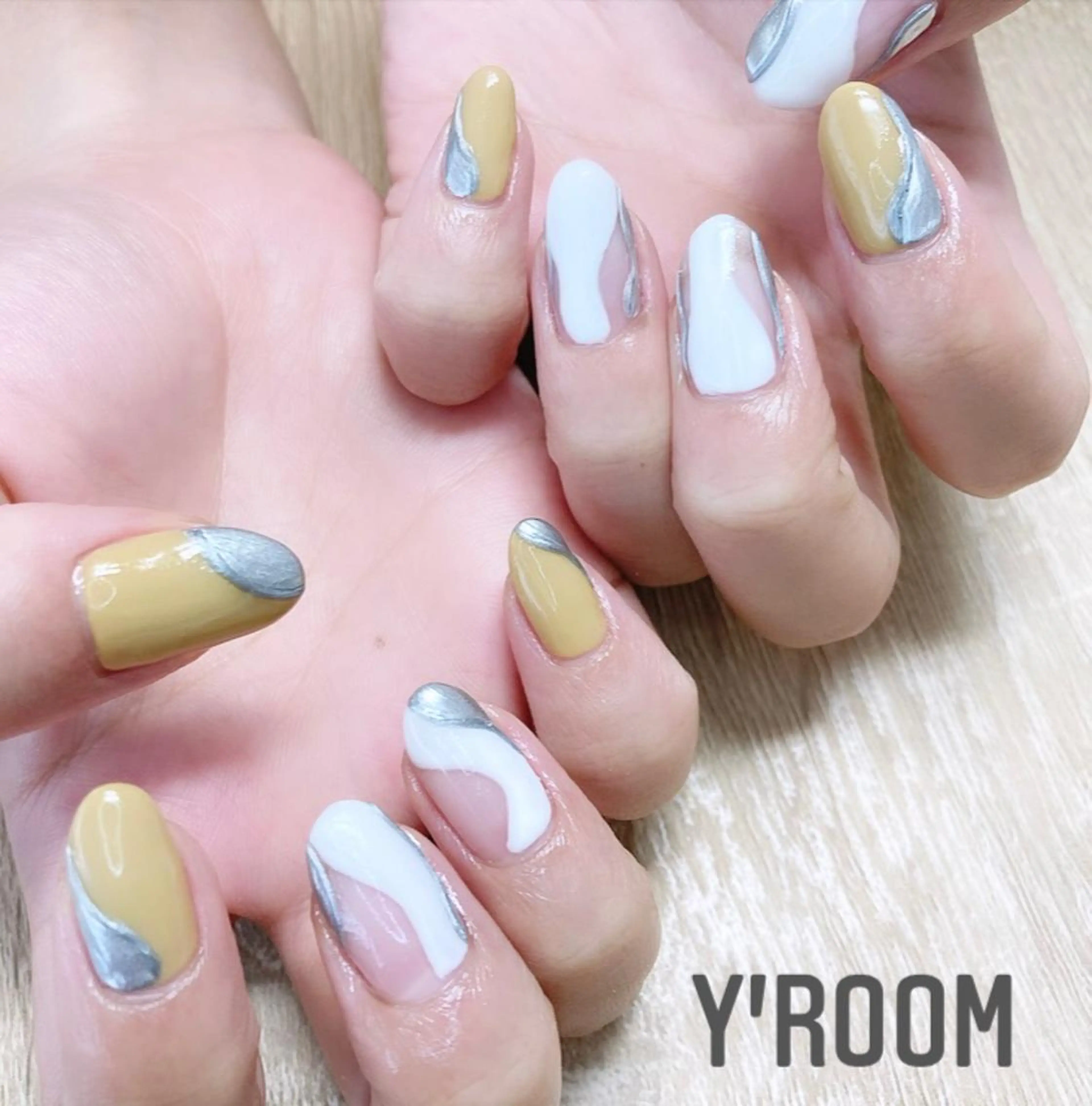 ネイル アートネイル オーロラネイル フラッシュネイル フットネイル ジェルネイル ハンドネイル YUKA （ネイリスト）のネイルデザイン