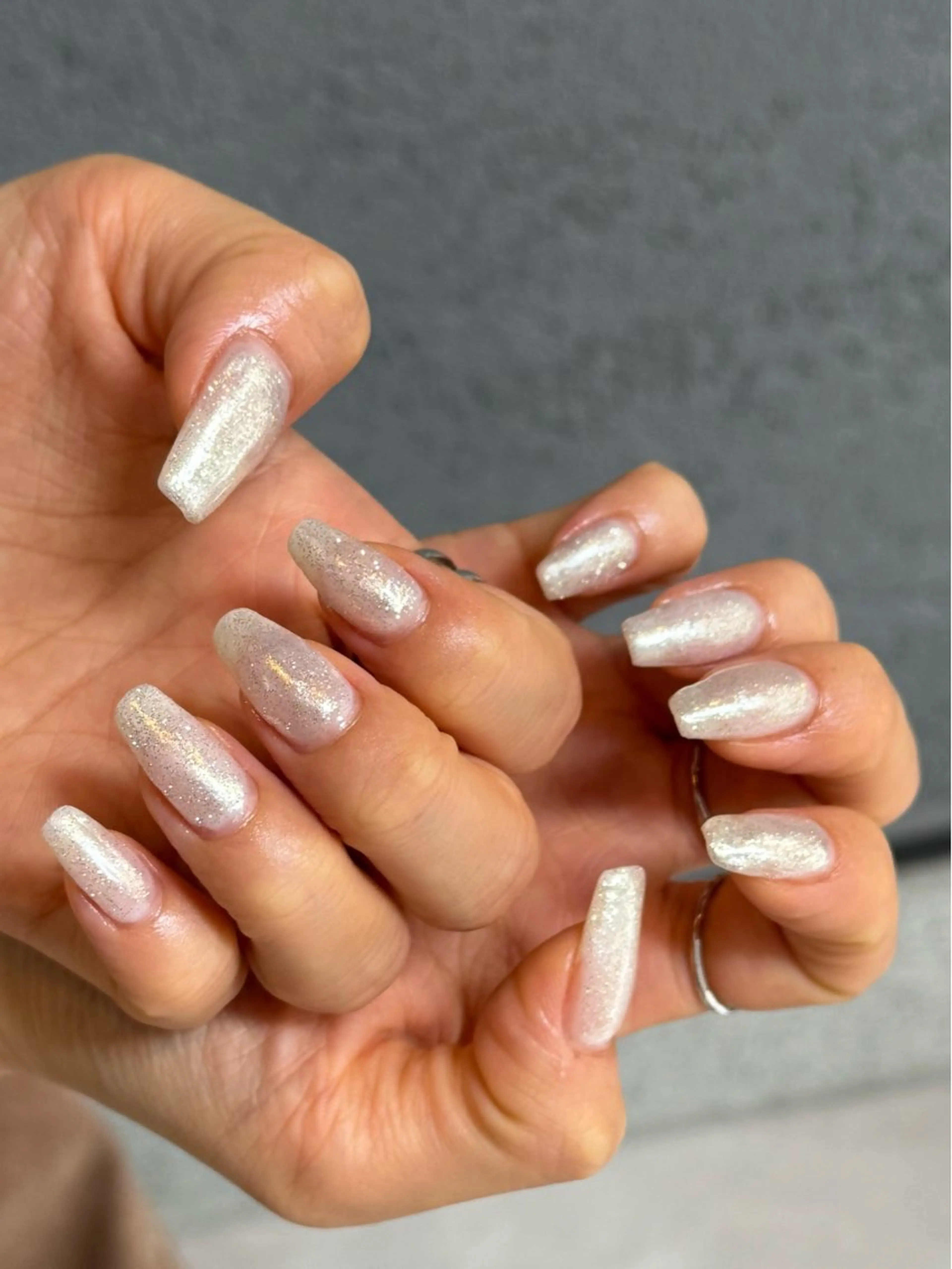 ネイル ホワイト ハンドネイル ハンドケア nail salon swaddle 🪽のネイルデザイン