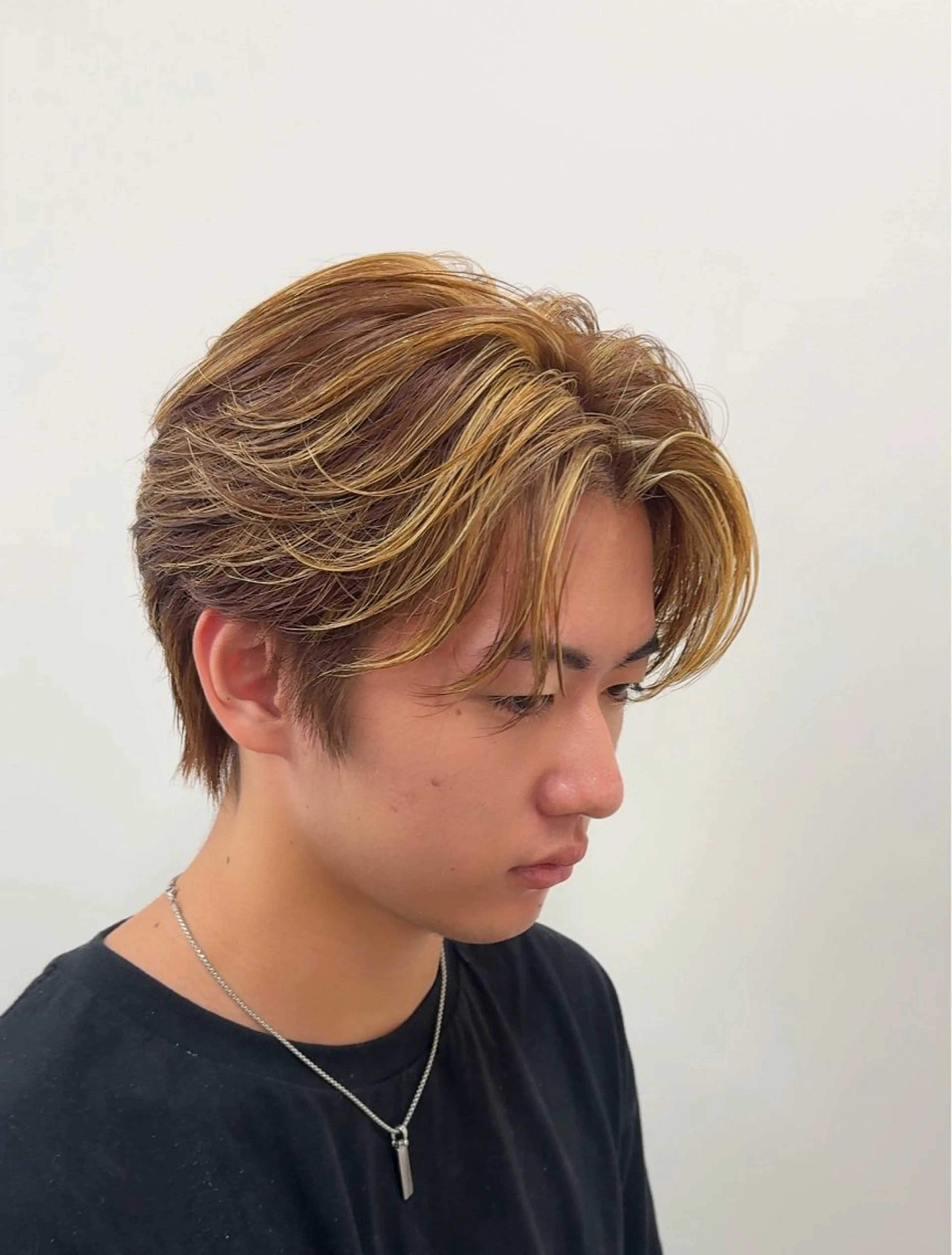 ショート カラー メンズ メンズブリーチ メンズハイライト ブリーチ ブラウンカラー ハイライトカラー ヘアカラー ヘアセット 雪音/美髪縮毛矯正 /ニュアンスパーマのヘアスタイル