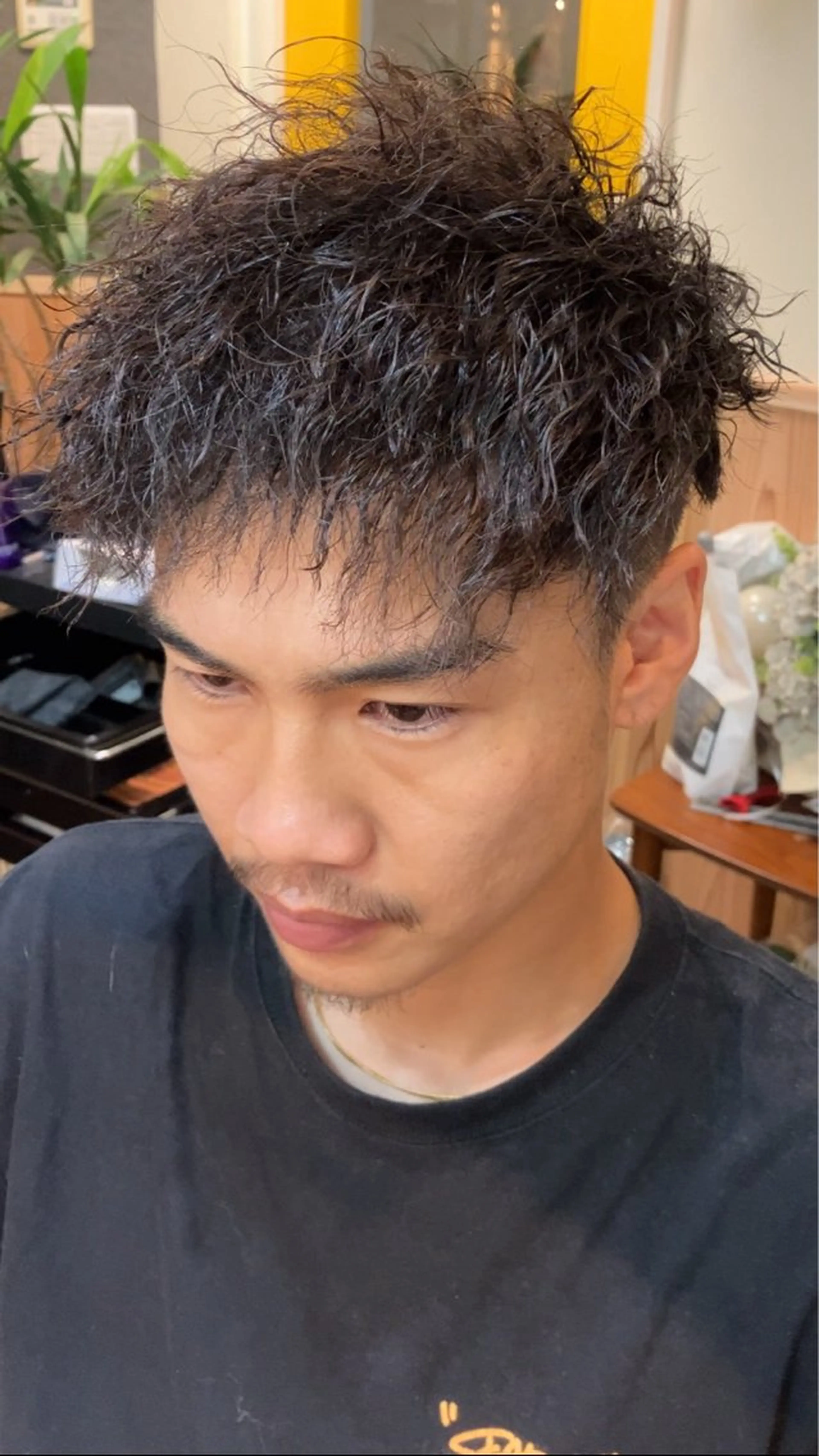 ショート パーマ HAIR BASE ZAWAWA所属・レイヤー/ブリーチ｜ 特殊パーマ/赤澤のヘアスタイル