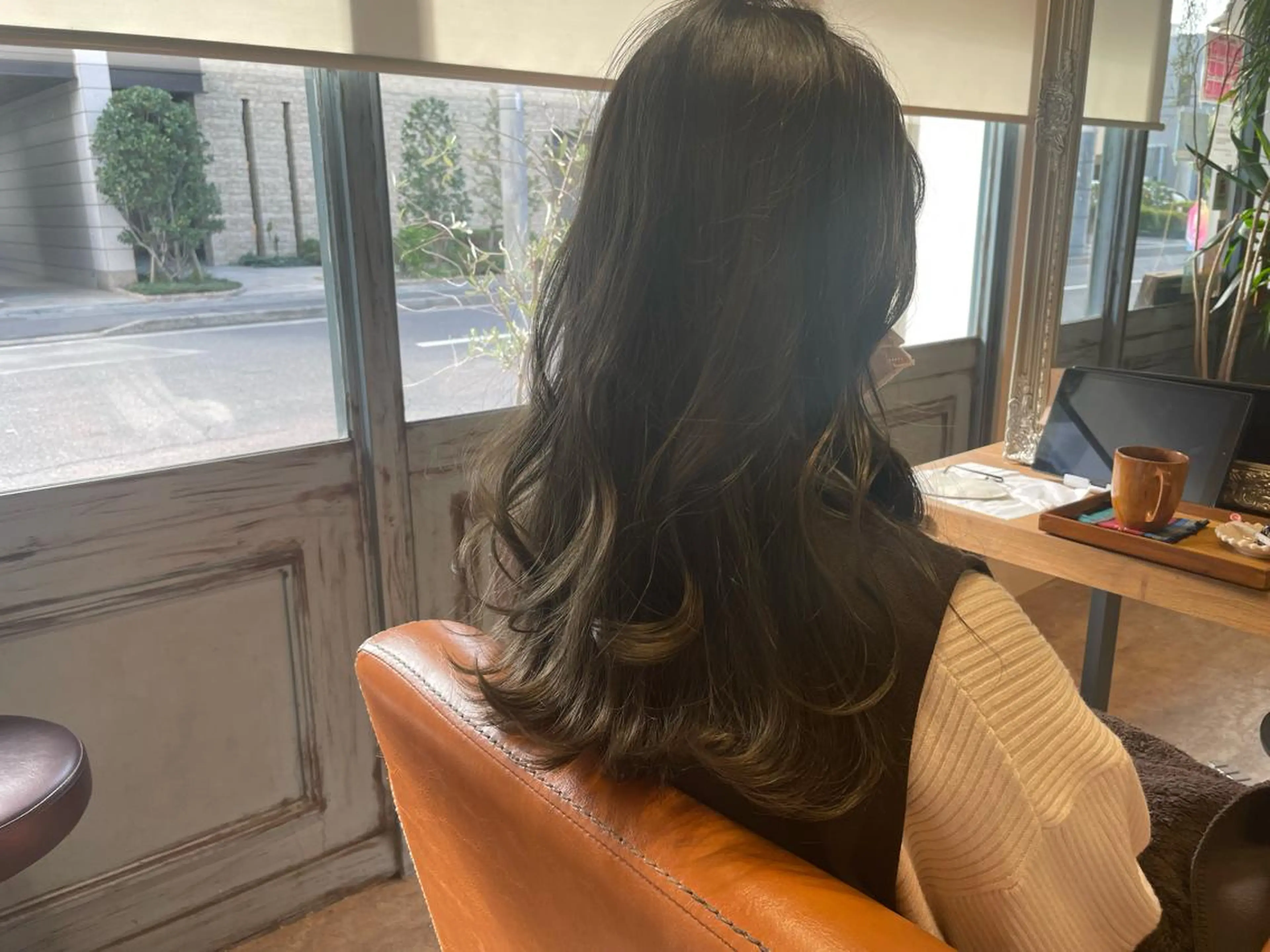 ロング ヘアカラー HARE 川崎晴佳のヘアスタイル