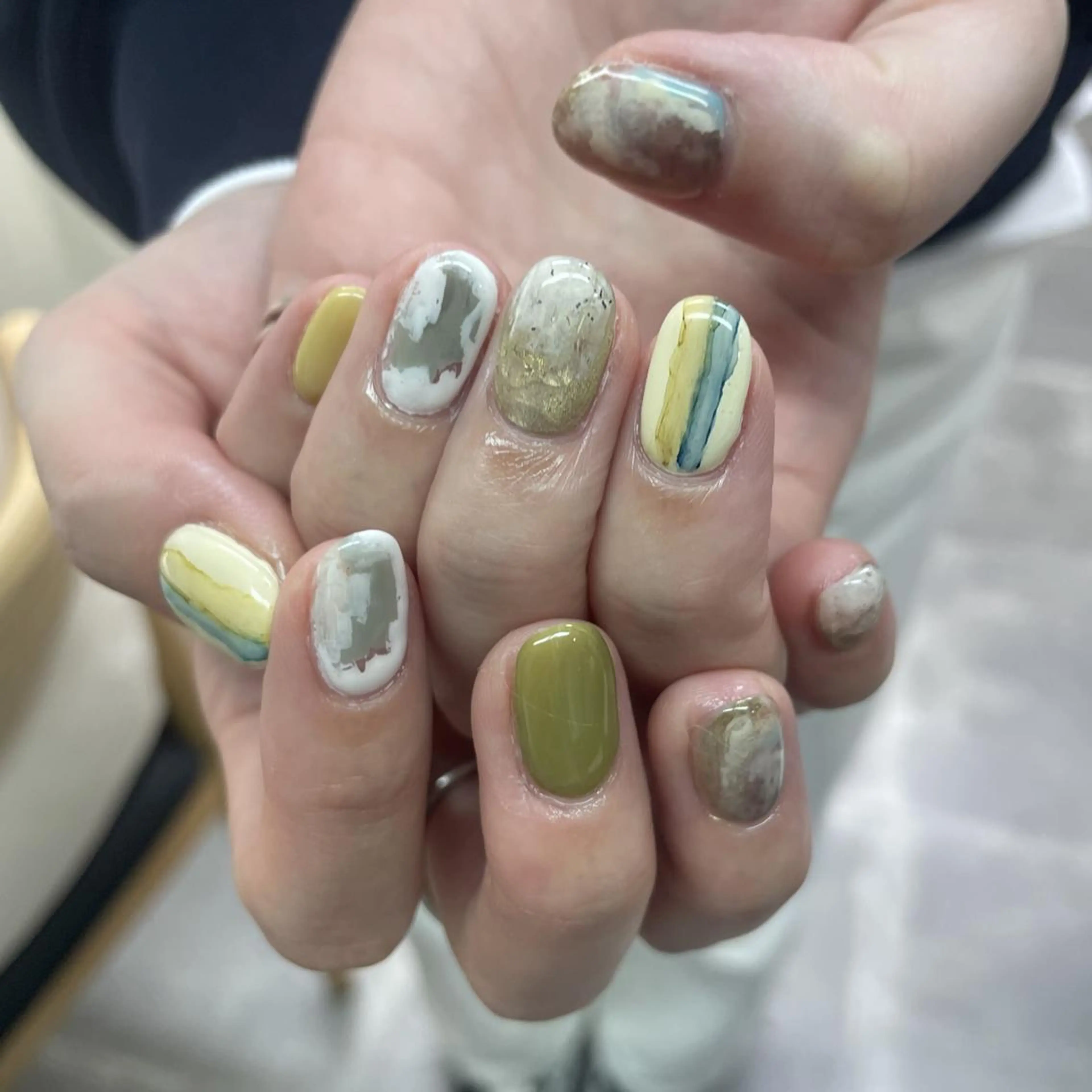 ネイル アートネイル ブラウン ジェルネイル グリーン マグネットネイル nailstudio eviz新宿店のネイルデザイン