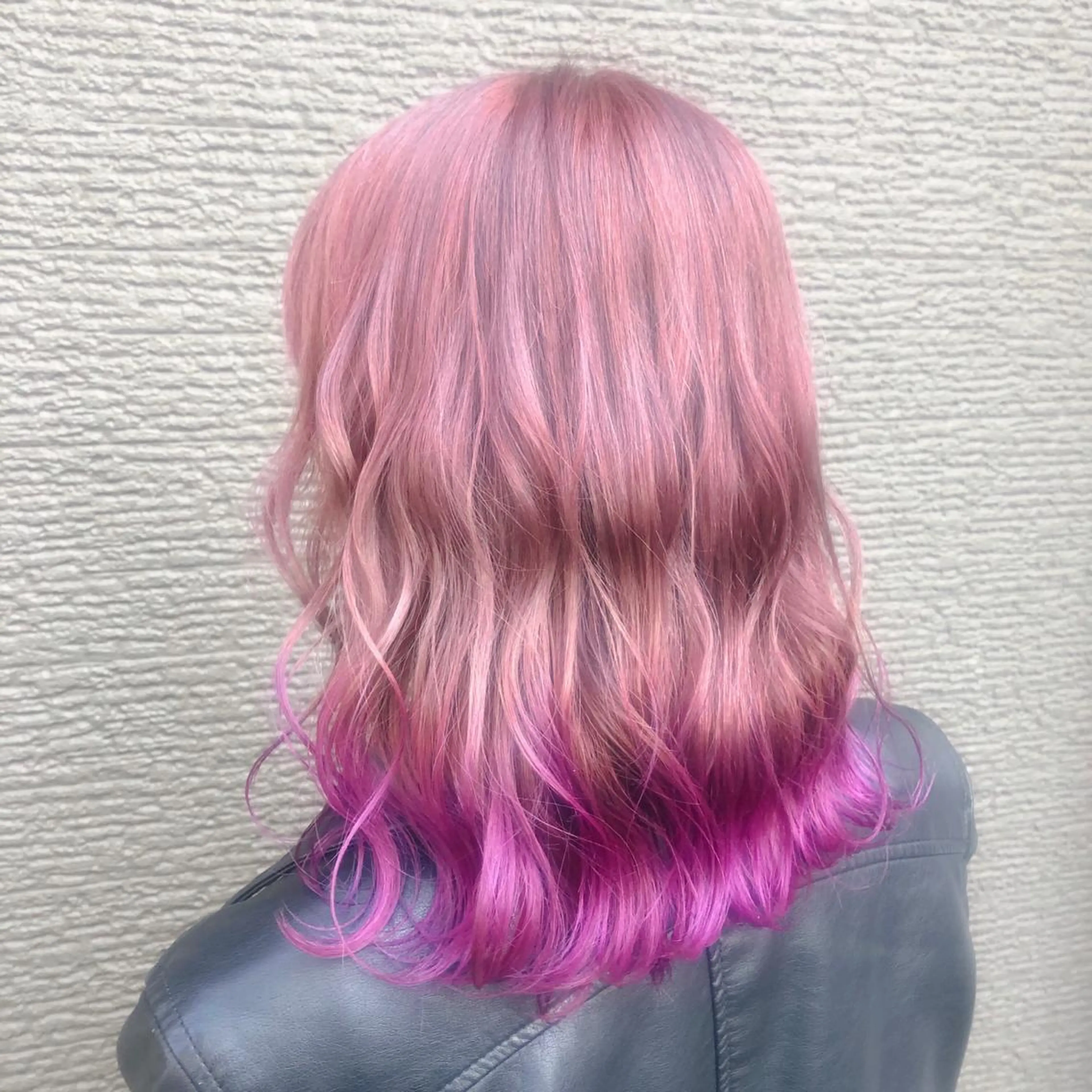 セミロング カラー ブリーチ ピンクカラー パープルカラー ヘアカラー Rina  のヘアスタイル