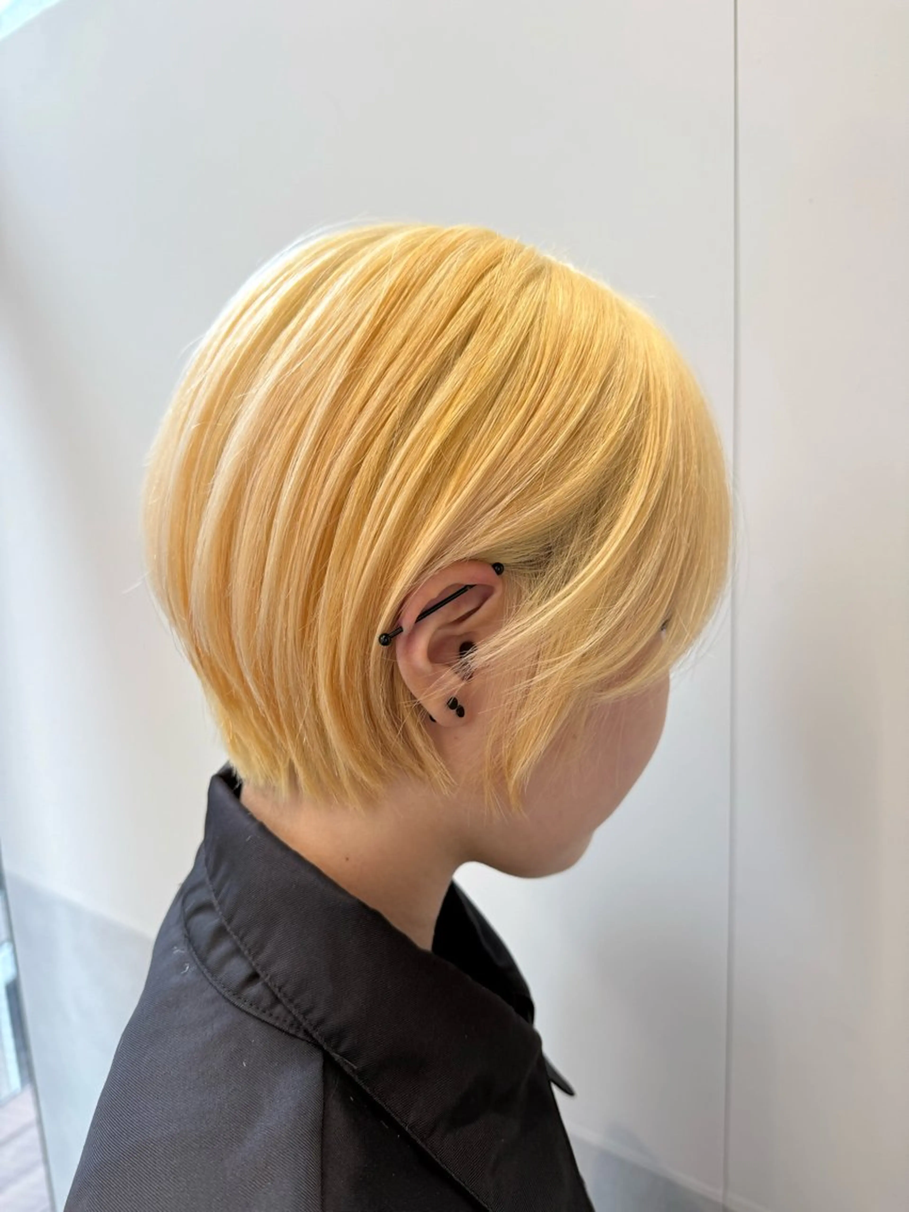 ミディアム カラー ブリーチ 抜きっぱなしブロンド ブロンド ケアブリーチ ダブルカラー ヘアカラー トリートメント インナーカラー/推し ウルフ/アニメカラーのヘアスタイル