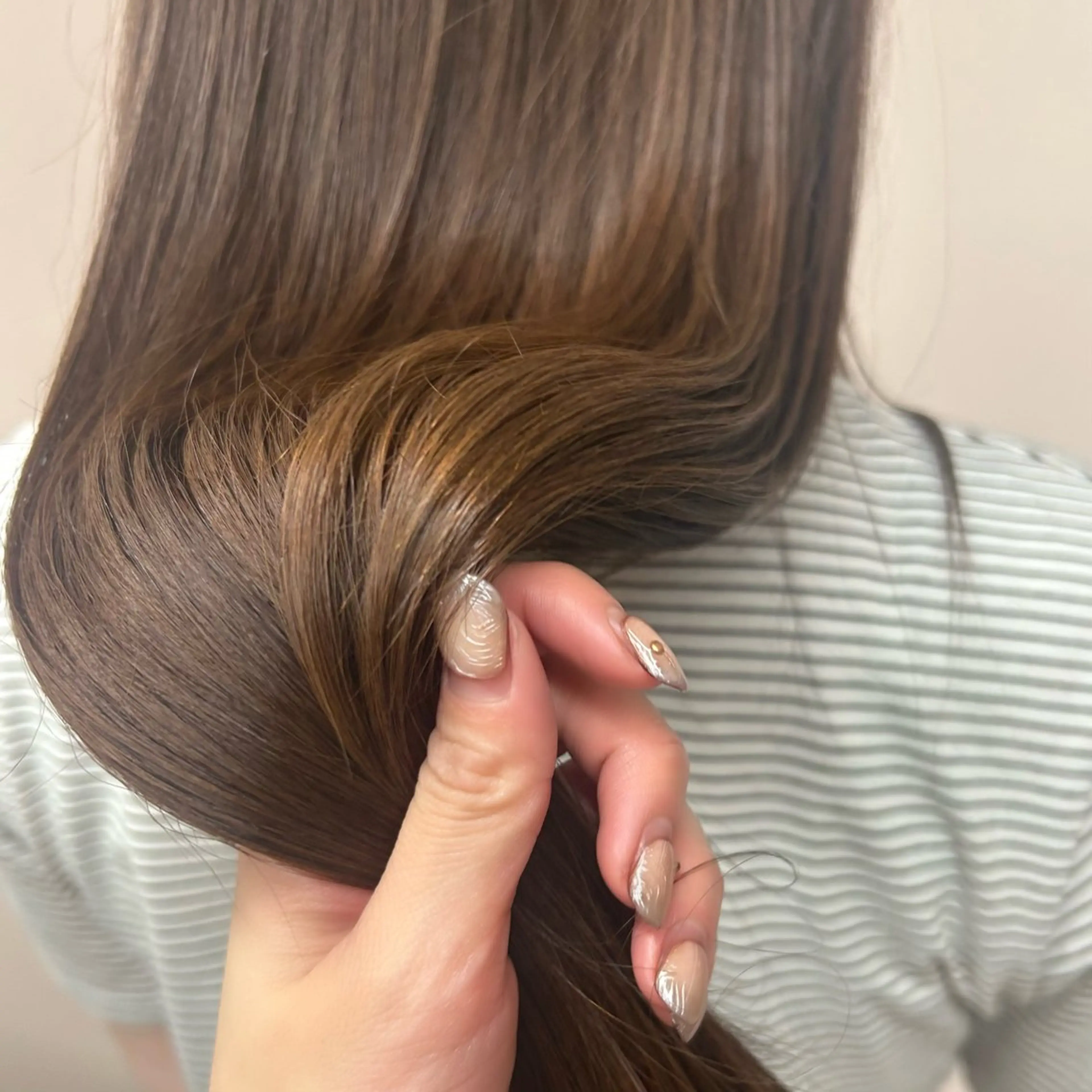 ロング カラー ベージュカラー 透明感カラー グレージュ ヘアカラー MUKU 市川 莉花のヘアスタイル
