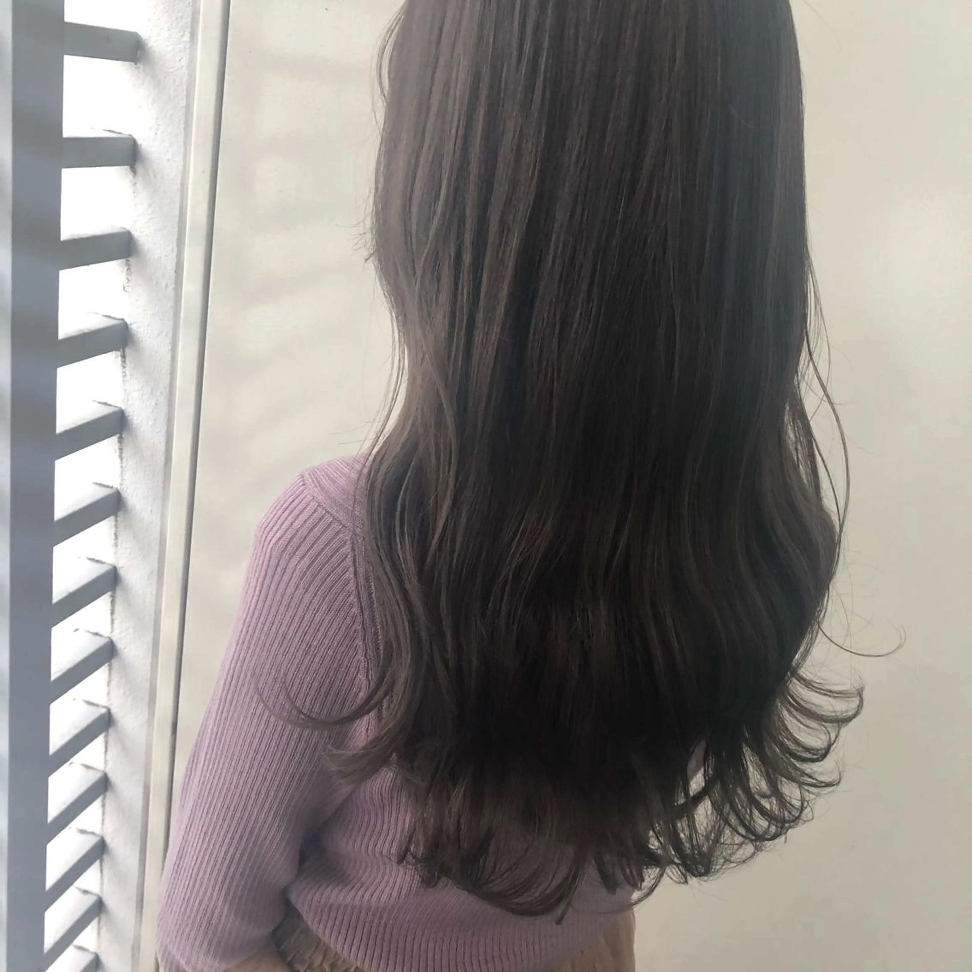 セミロング カラー ダークグレー ダークグレージュ グレージュ 韓国🇰🇷レイヤー 映える顔周り🩷のヘアスタイル