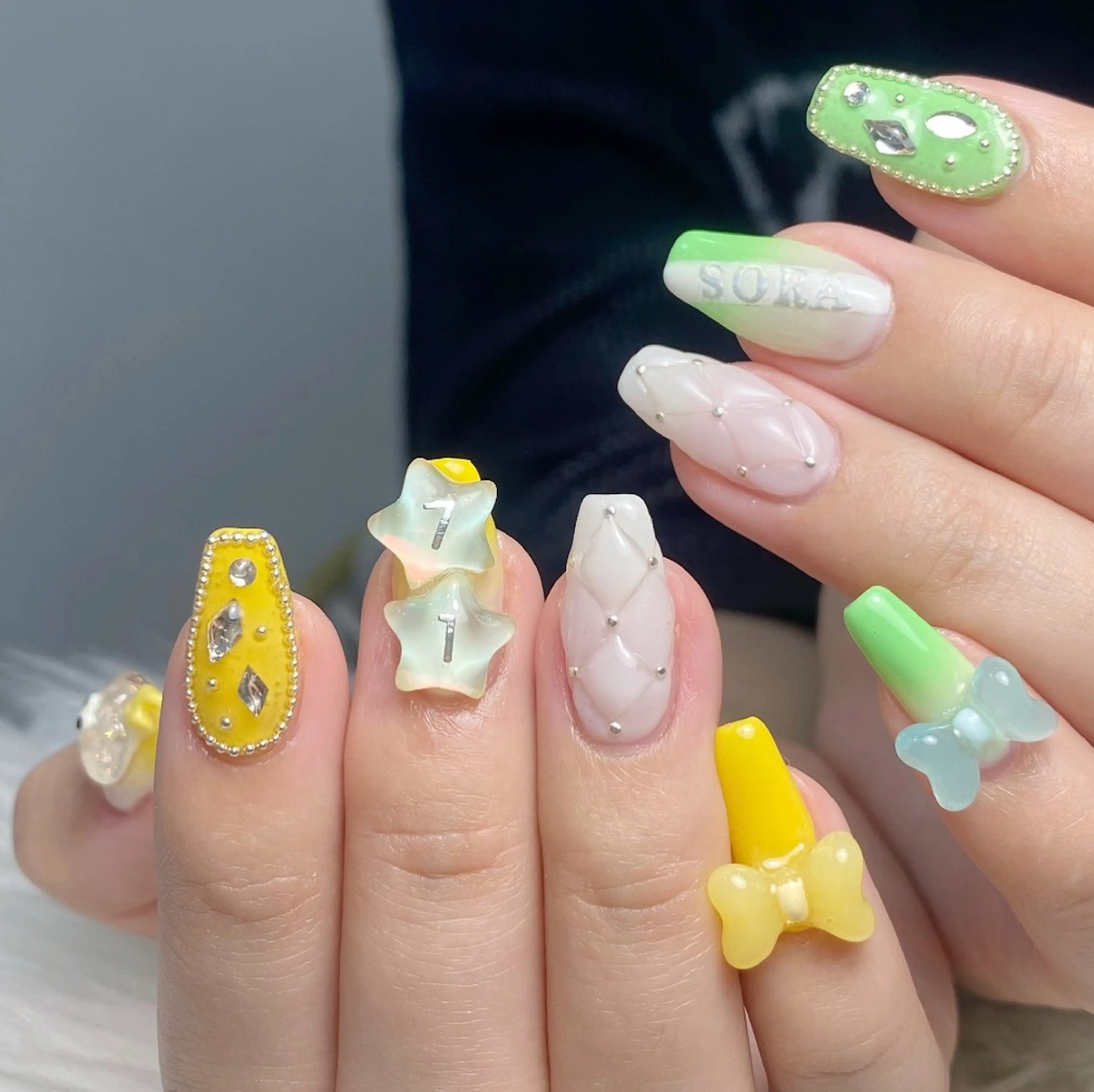 ネイル チークネイル 長さ出し フレンチネイル ジェルネイル キラキラネイル ハンドネイル UM Nail Salonのネイルデザイン