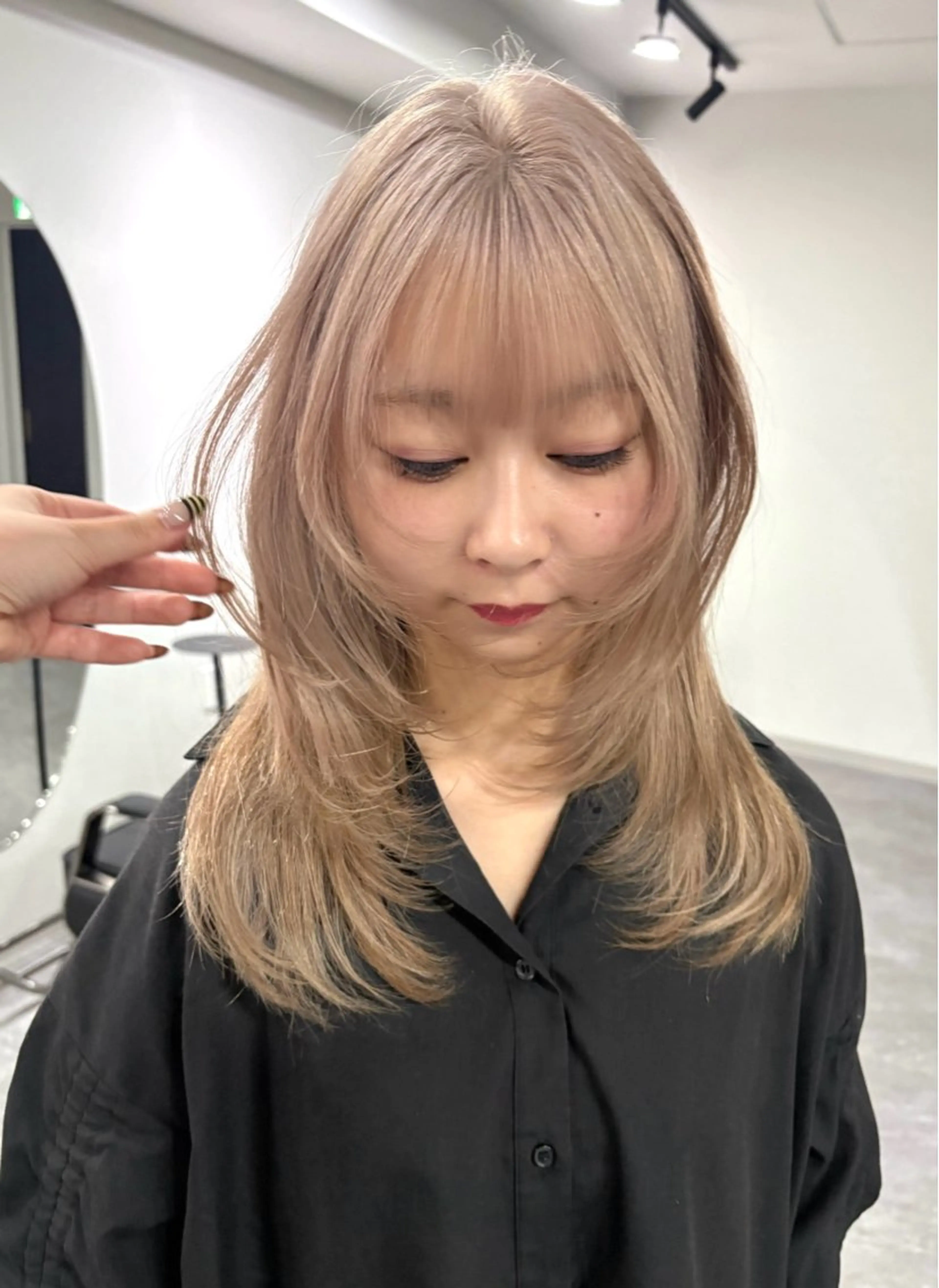 セミロング カラー ヘアアレンジ ヘアカラー のん🎀ハイトーン/ レイヤーカット🐳のヘアスタイル